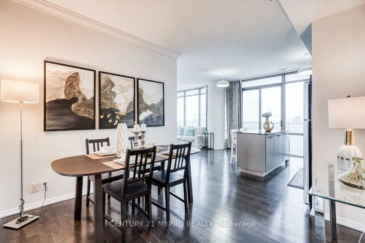 832 Bay Street, #2810