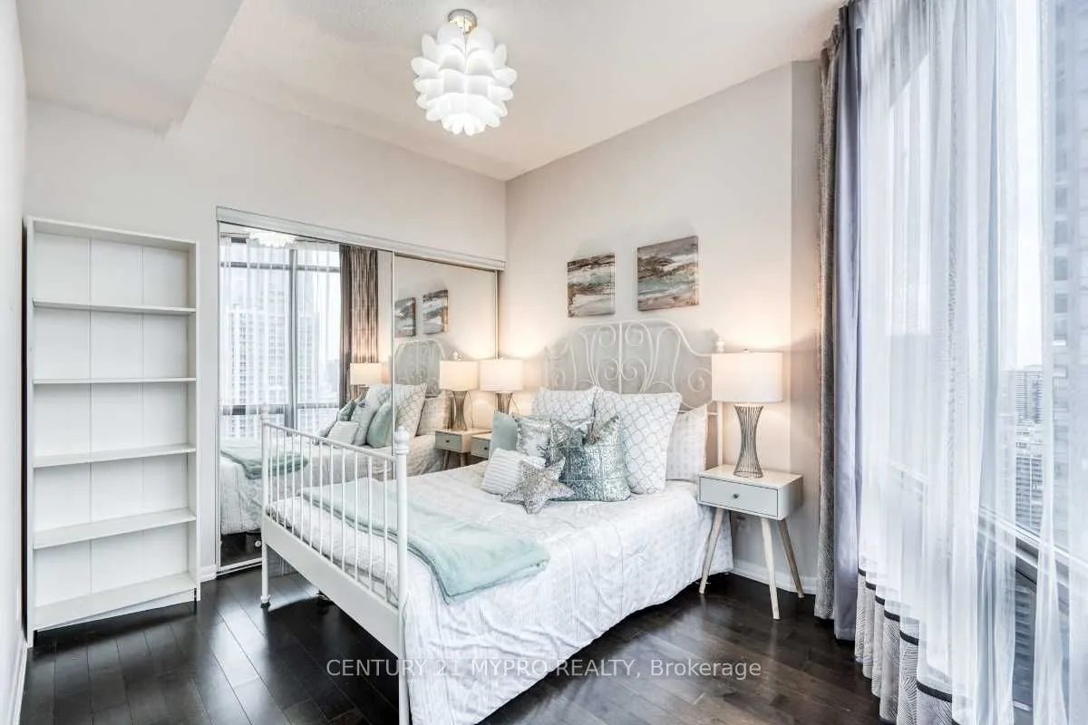 832 Bay Street, #2810