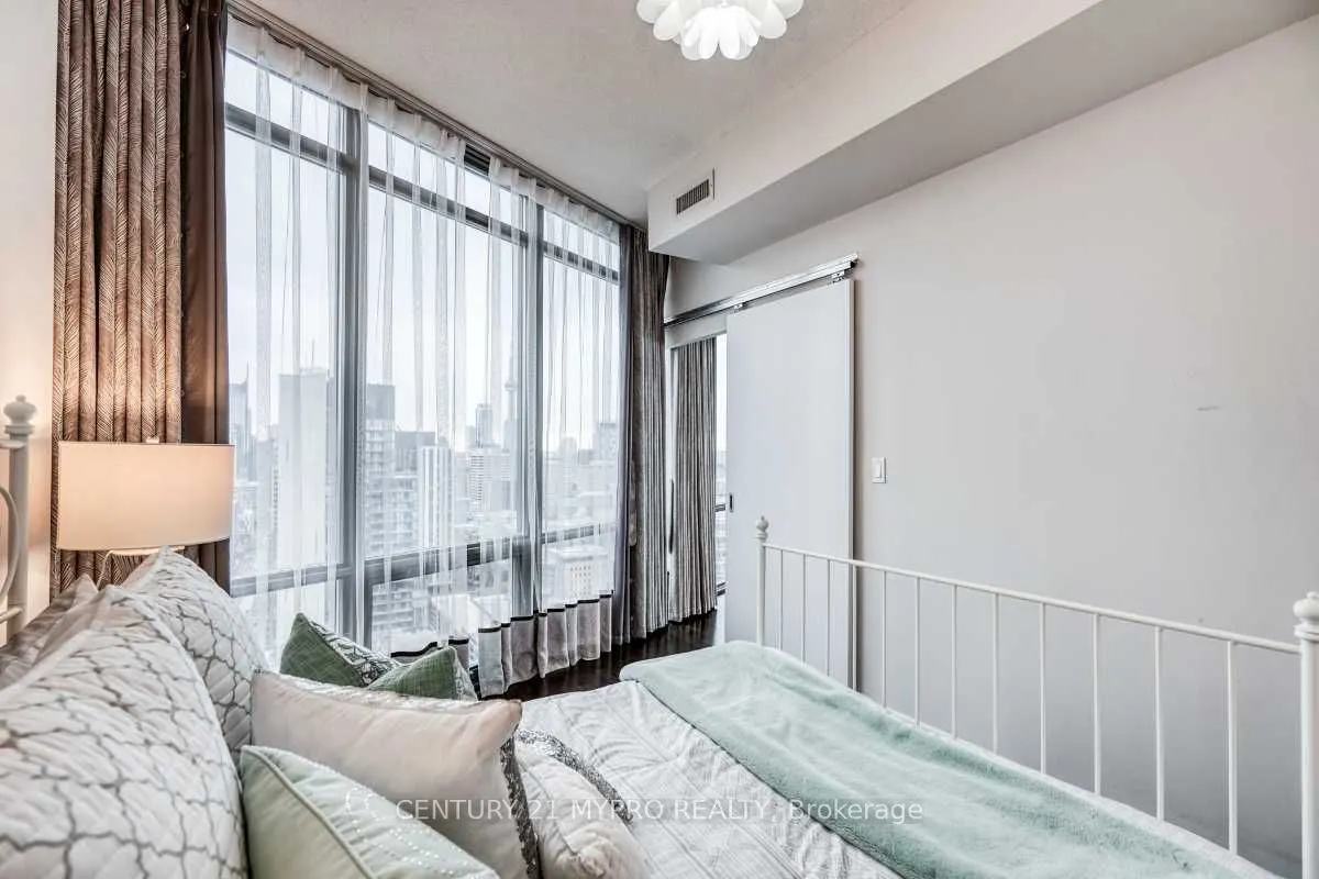 832 Bay Street, #2810