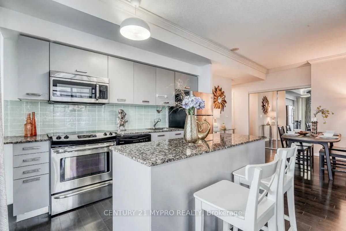 832 Bay Street, #2810