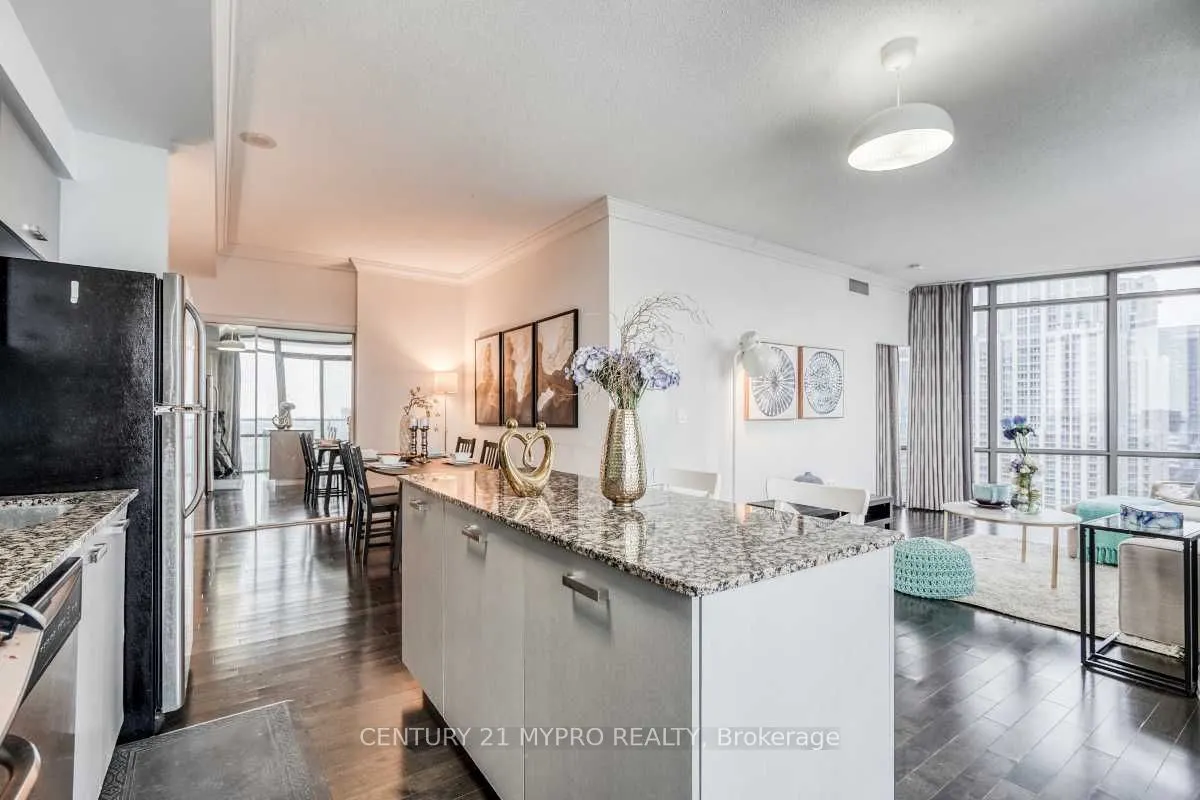 832 Bay Street, #2810