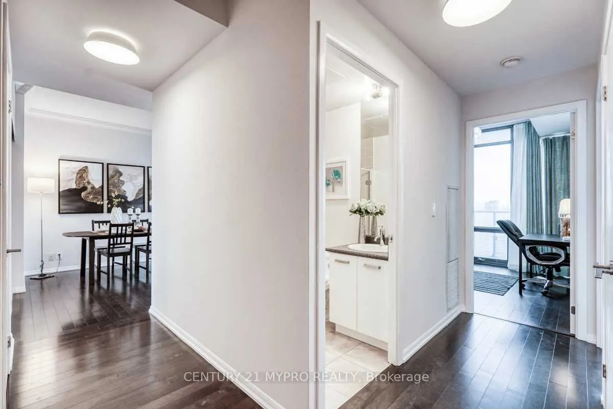 832 Bay Street, #2810