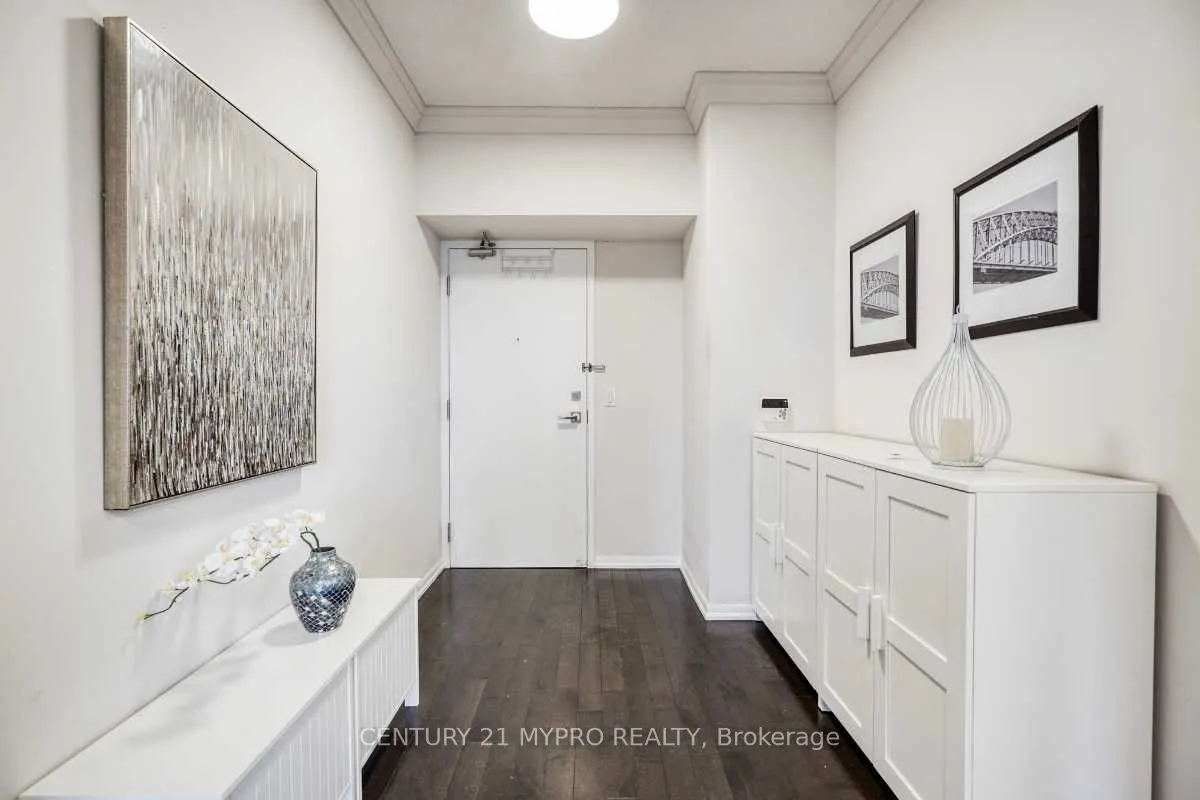 832 Bay Street, #2810