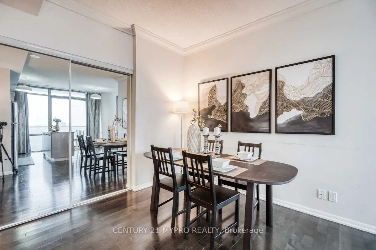 832 Bay Street, #2810