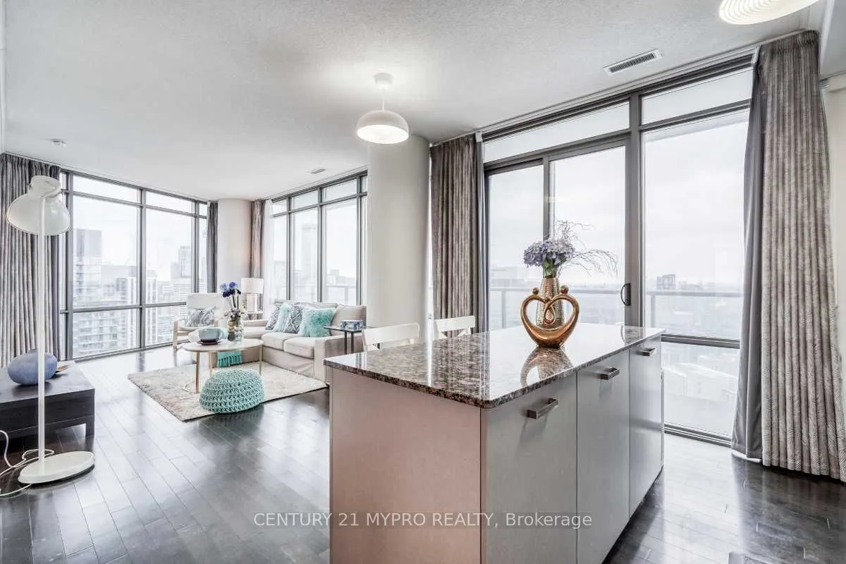 832 Bay Street, #2810