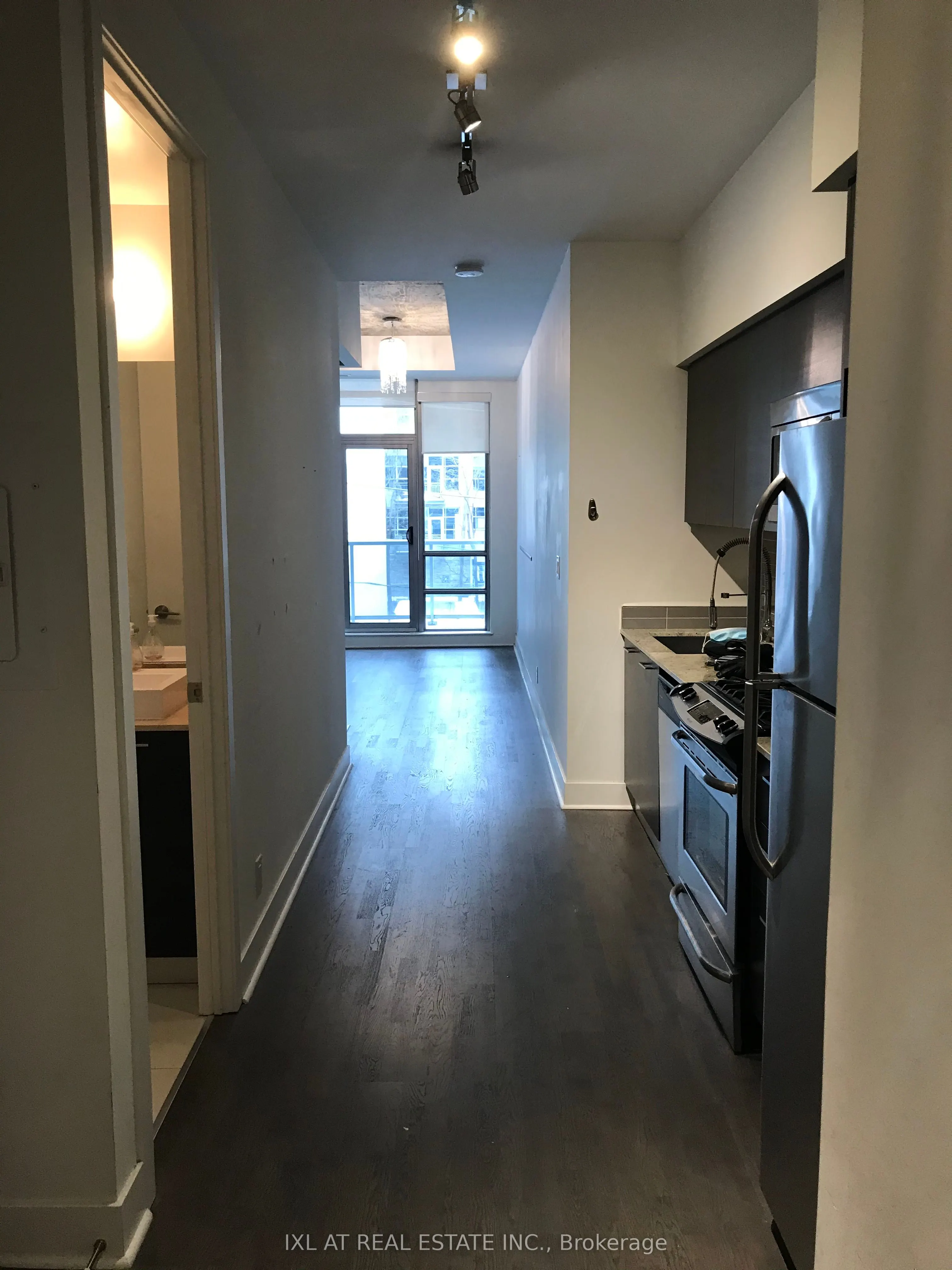 399 Adelaide Street W, #303