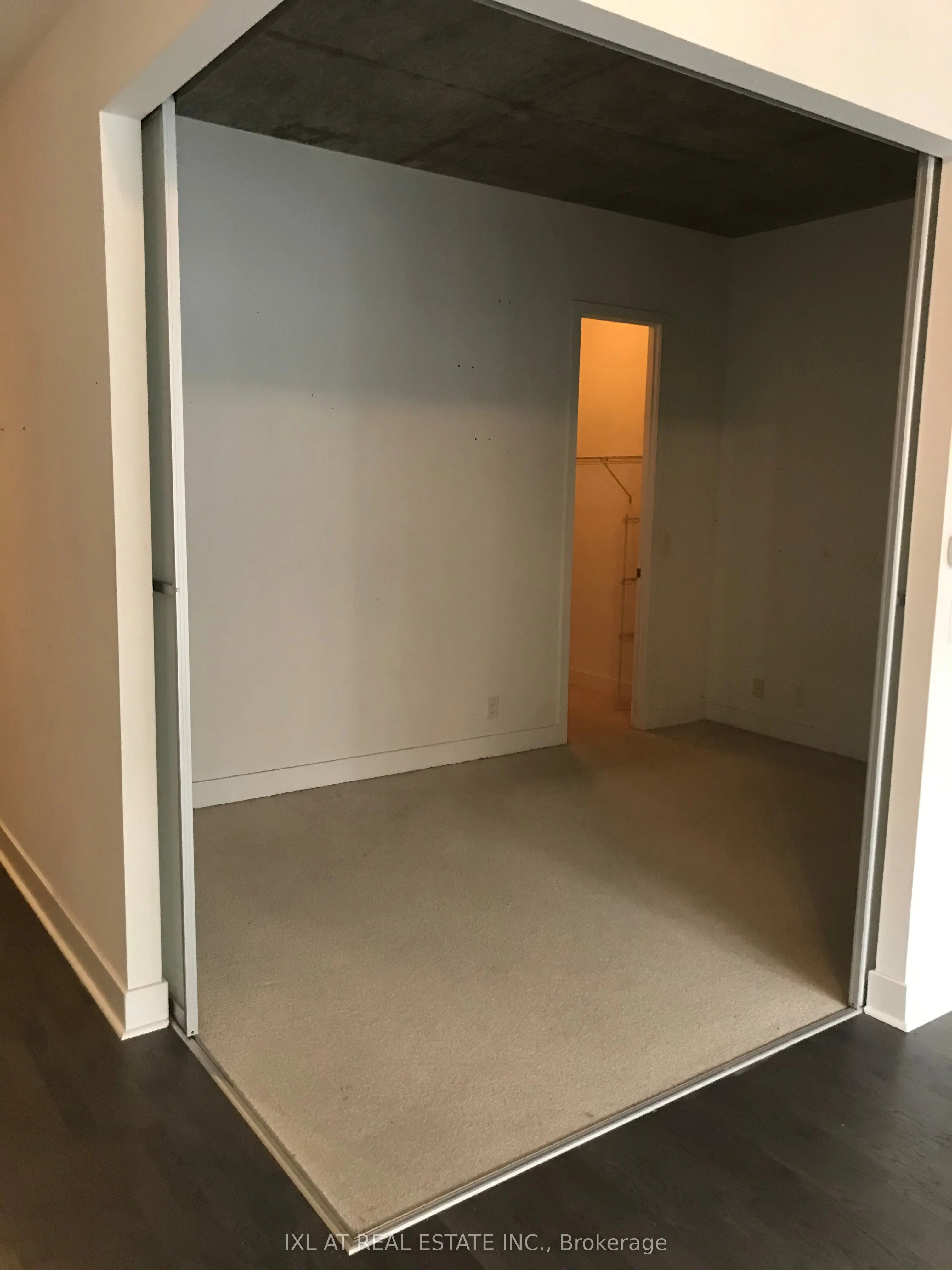 399 Adelaide Street W, #303