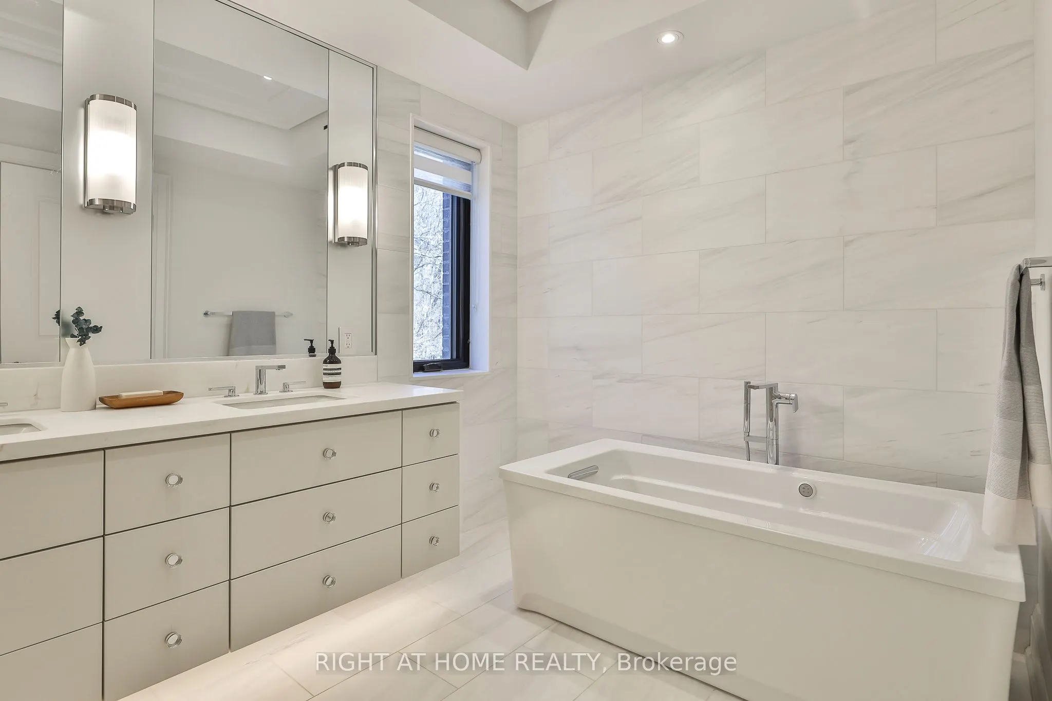 363 Avenue Road, #1