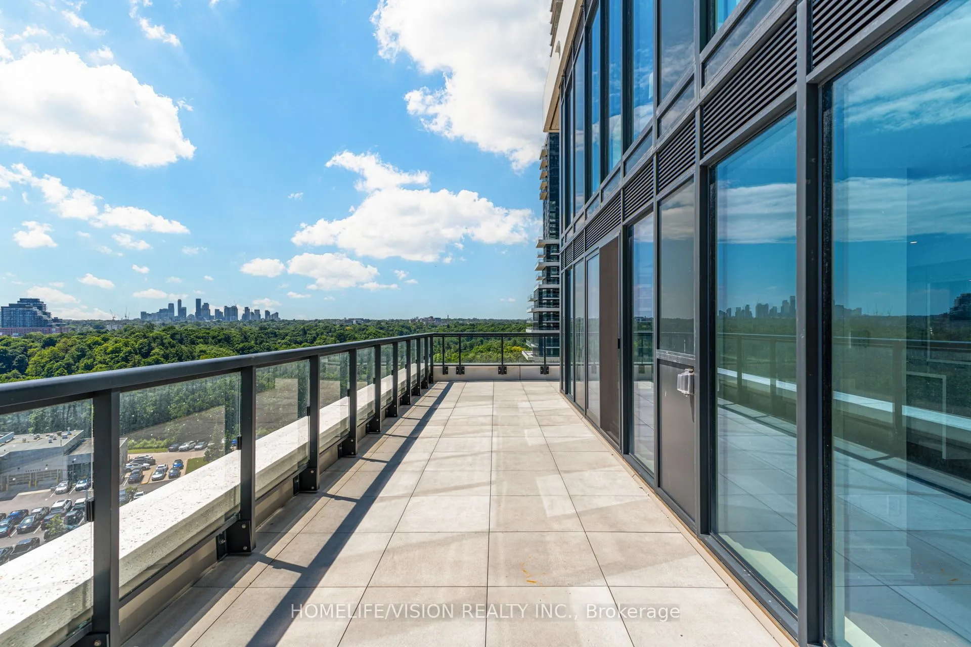 30 Inn On The Park Drive, #910