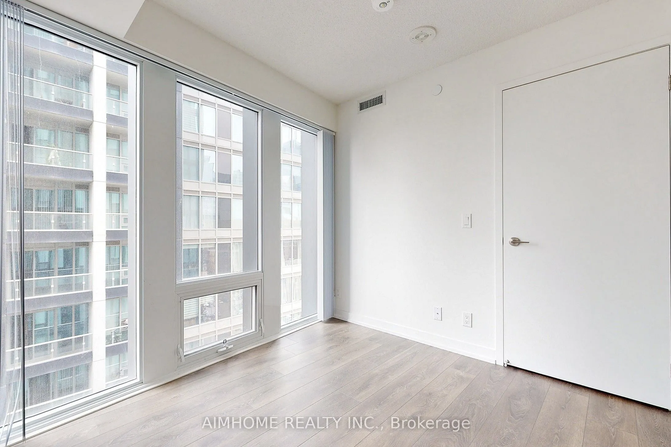 60 Shuter Street, #1702