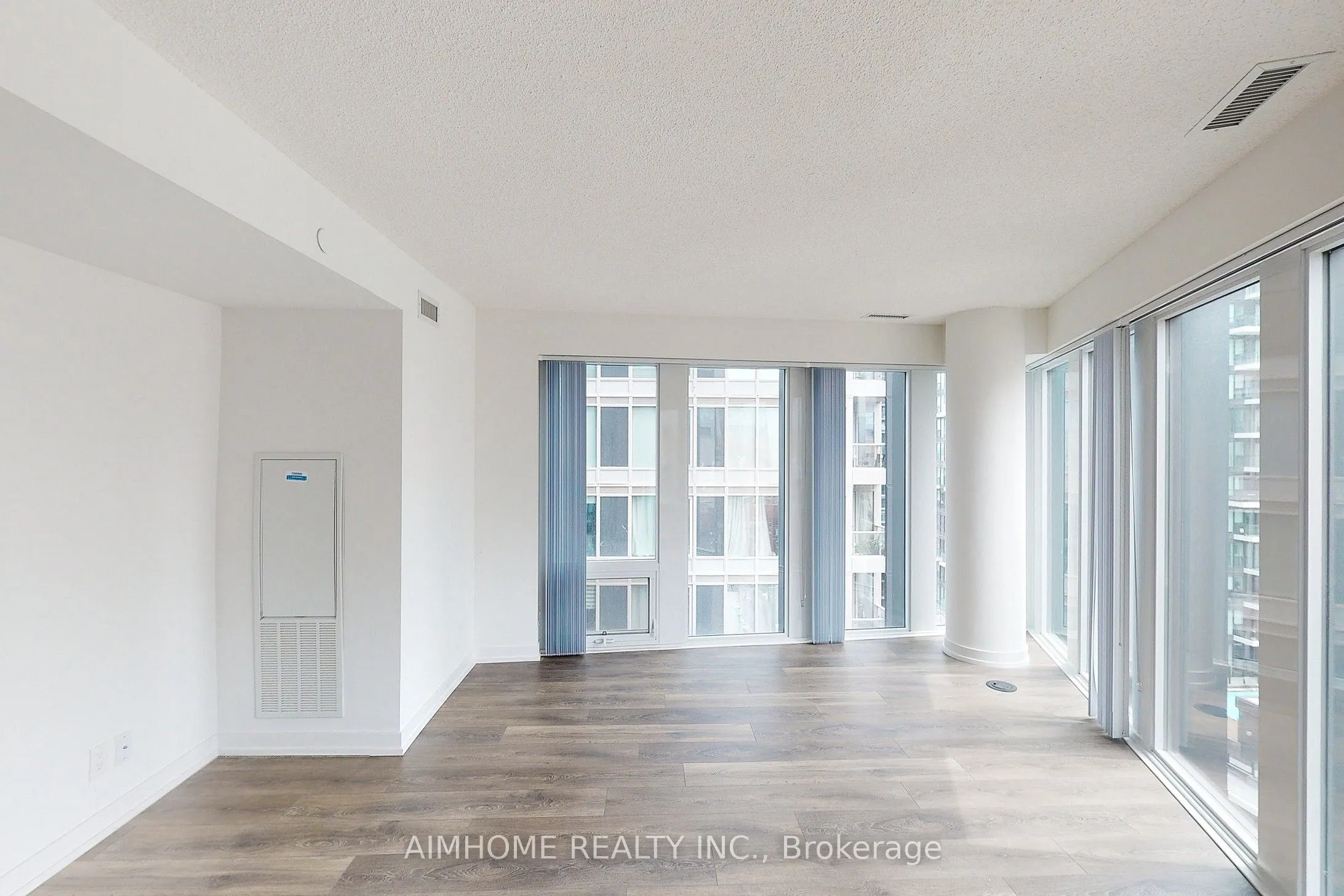60 Shuter Street, #1702