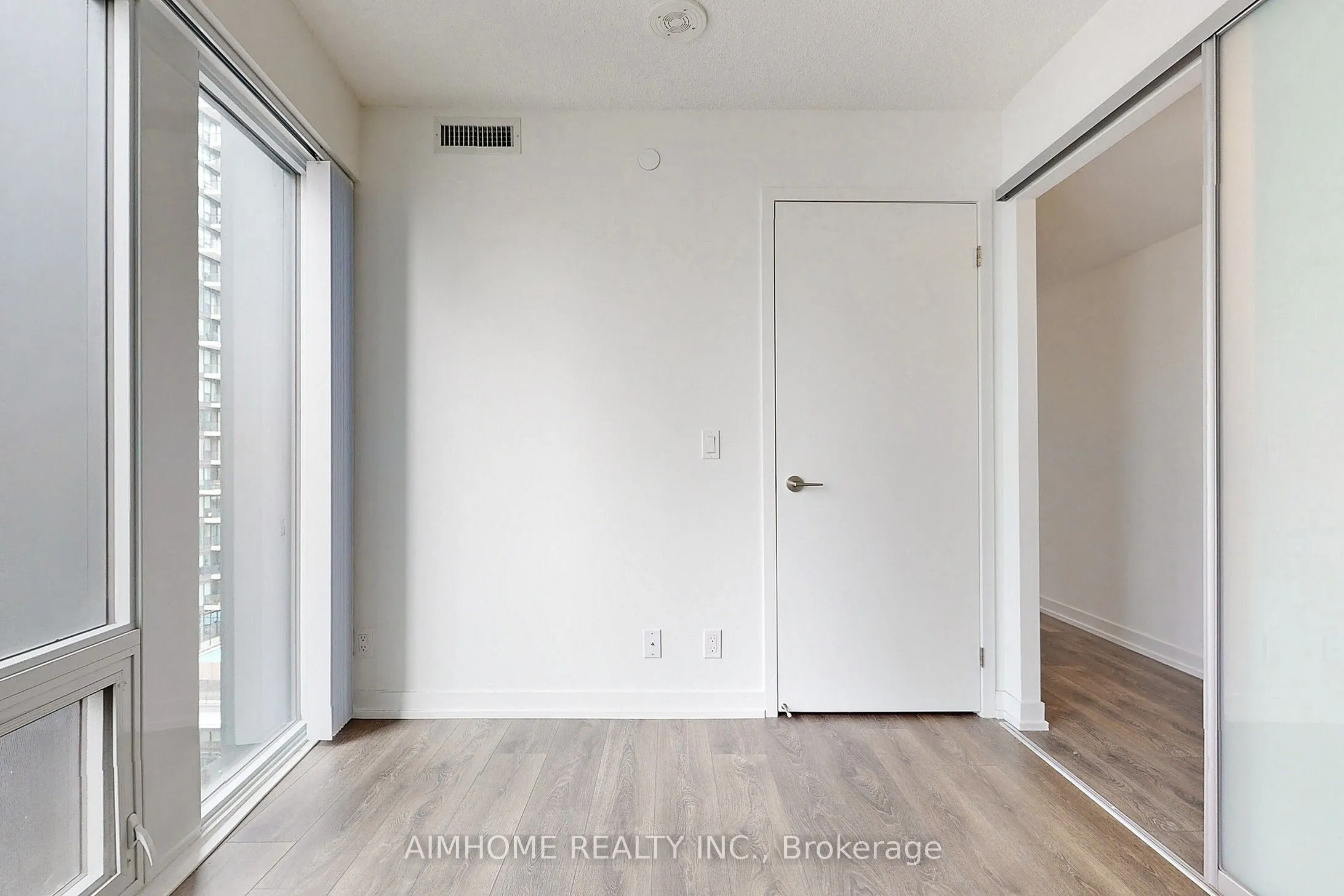 60 Shuter Street, #1702