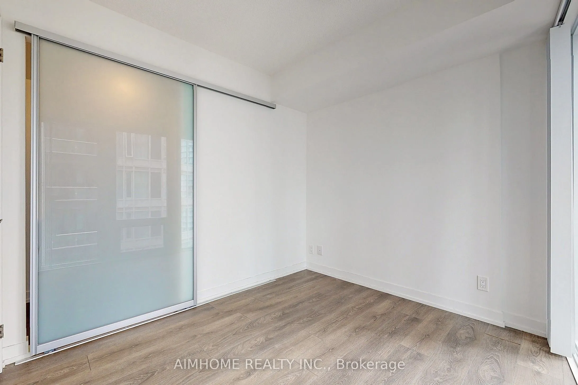 60 Shuter Street, #1702