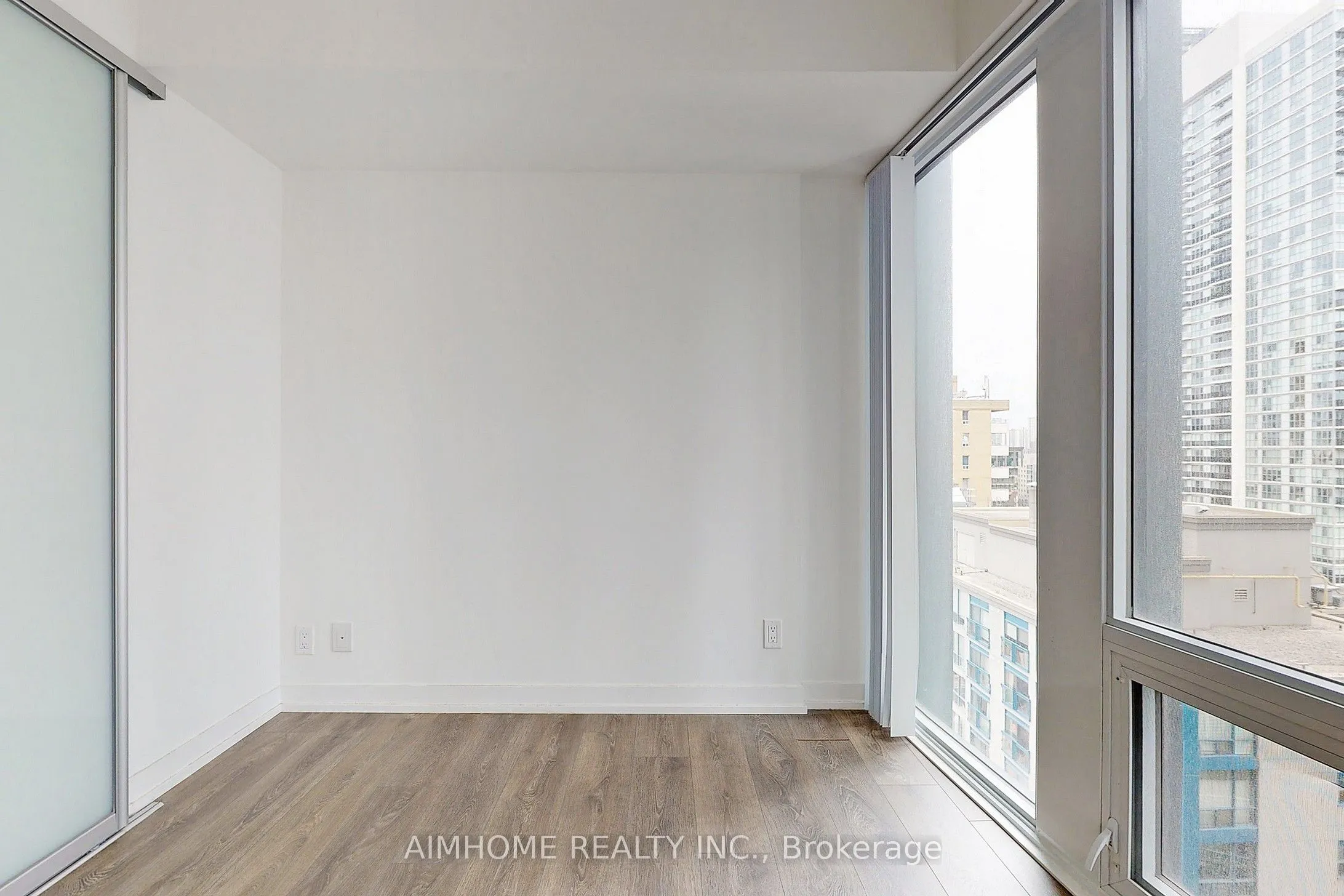 60 Shuter Street, #1702