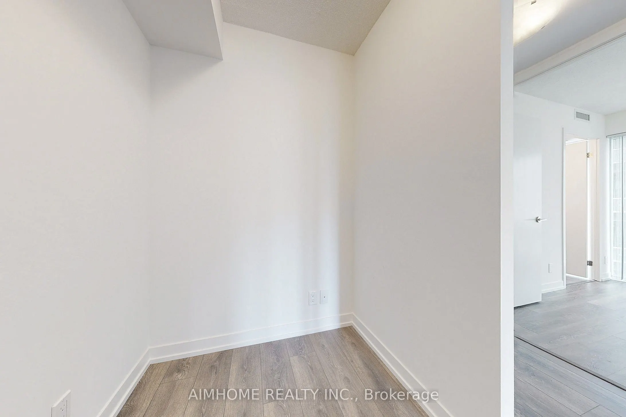 60 Shuter Street, #1702