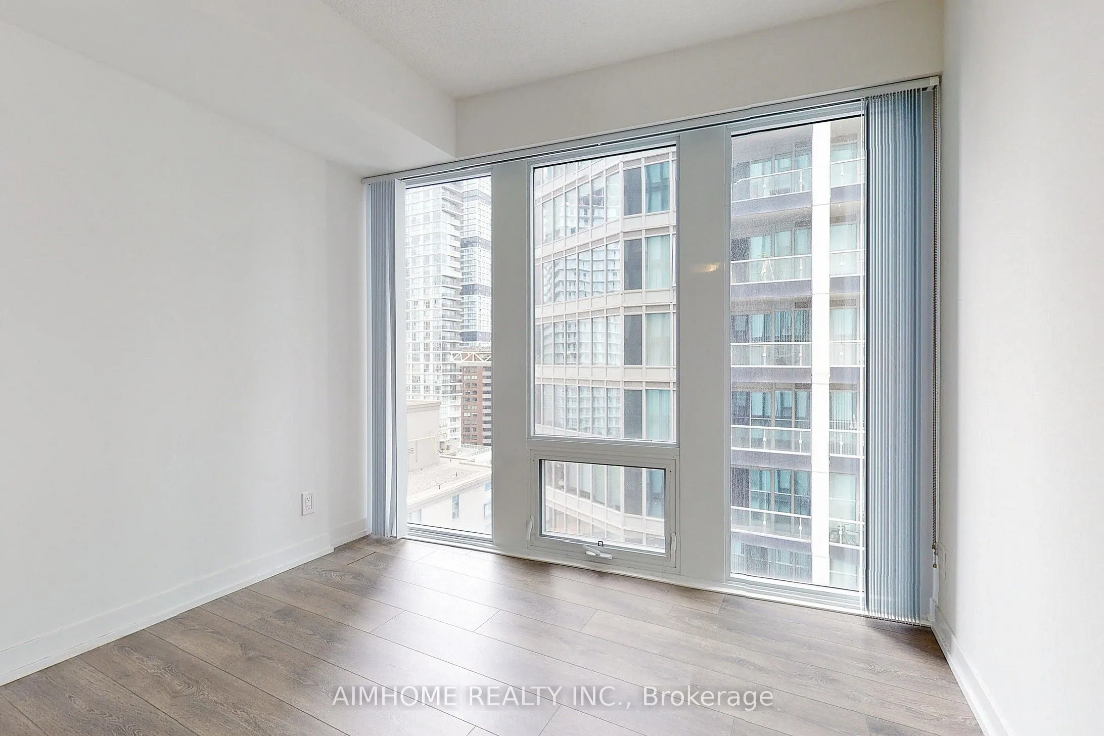 60 Shuter Street, #1702
