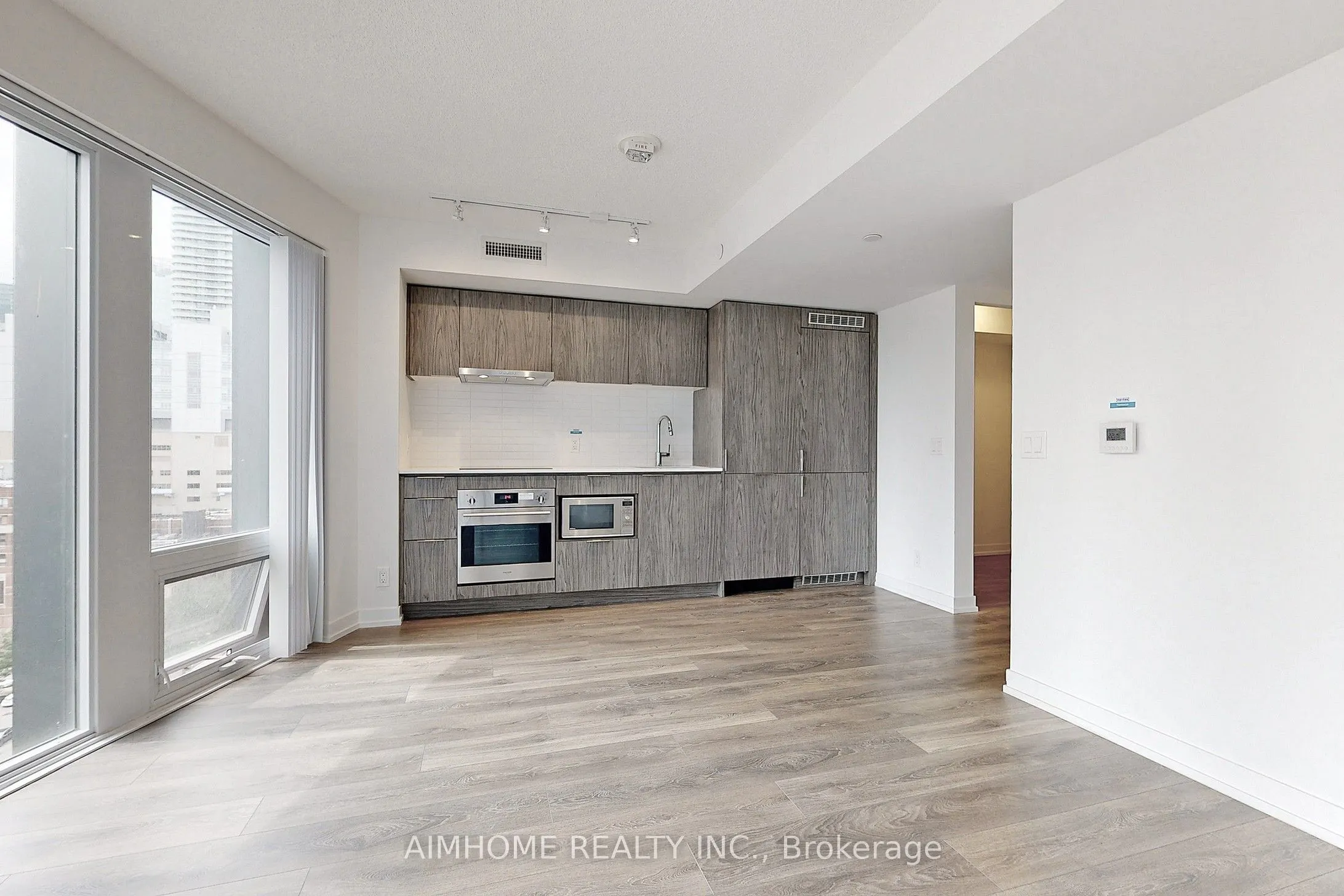 60 Shuter Street, #1702