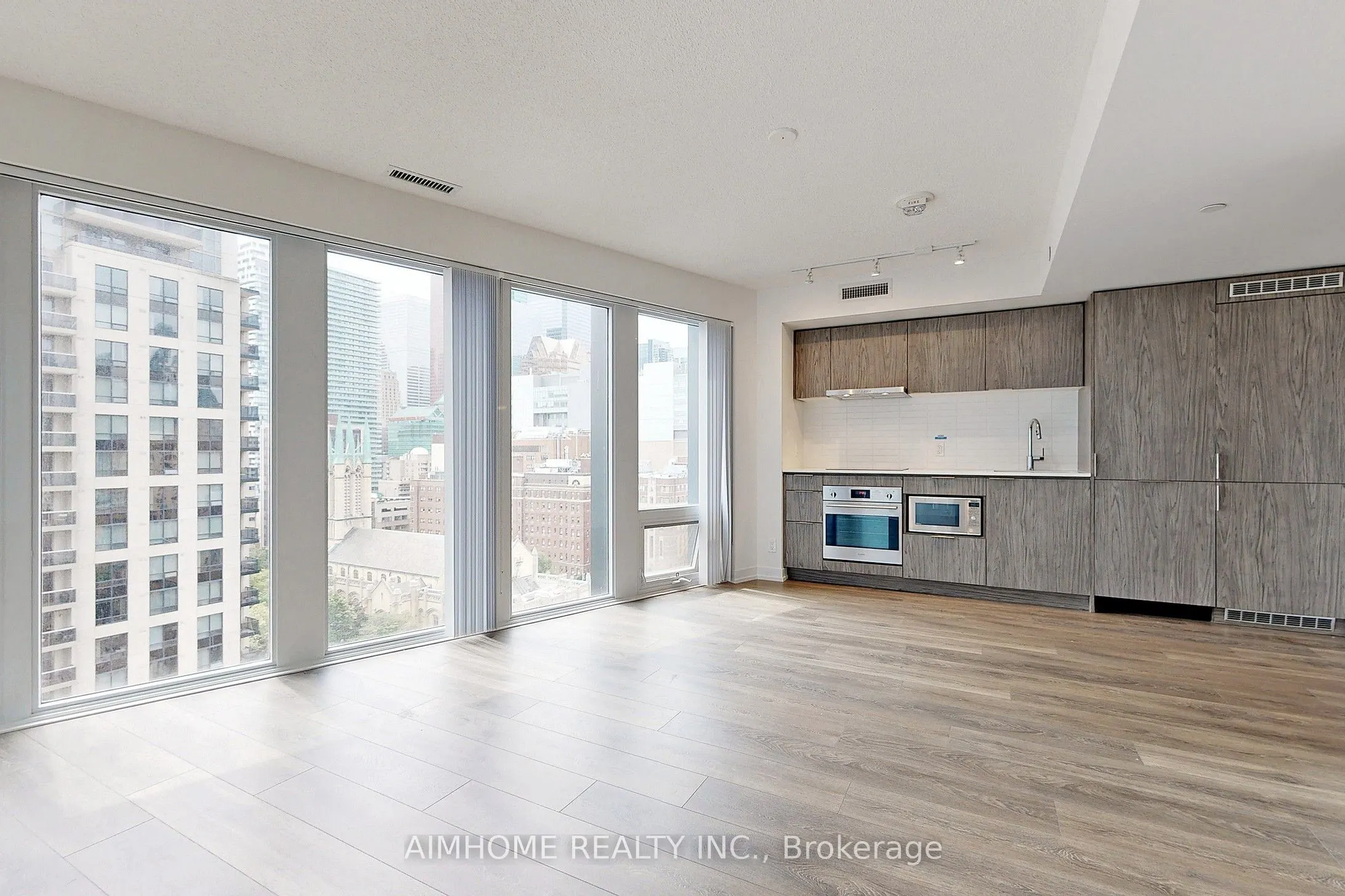 60 Shuter Street, #1702