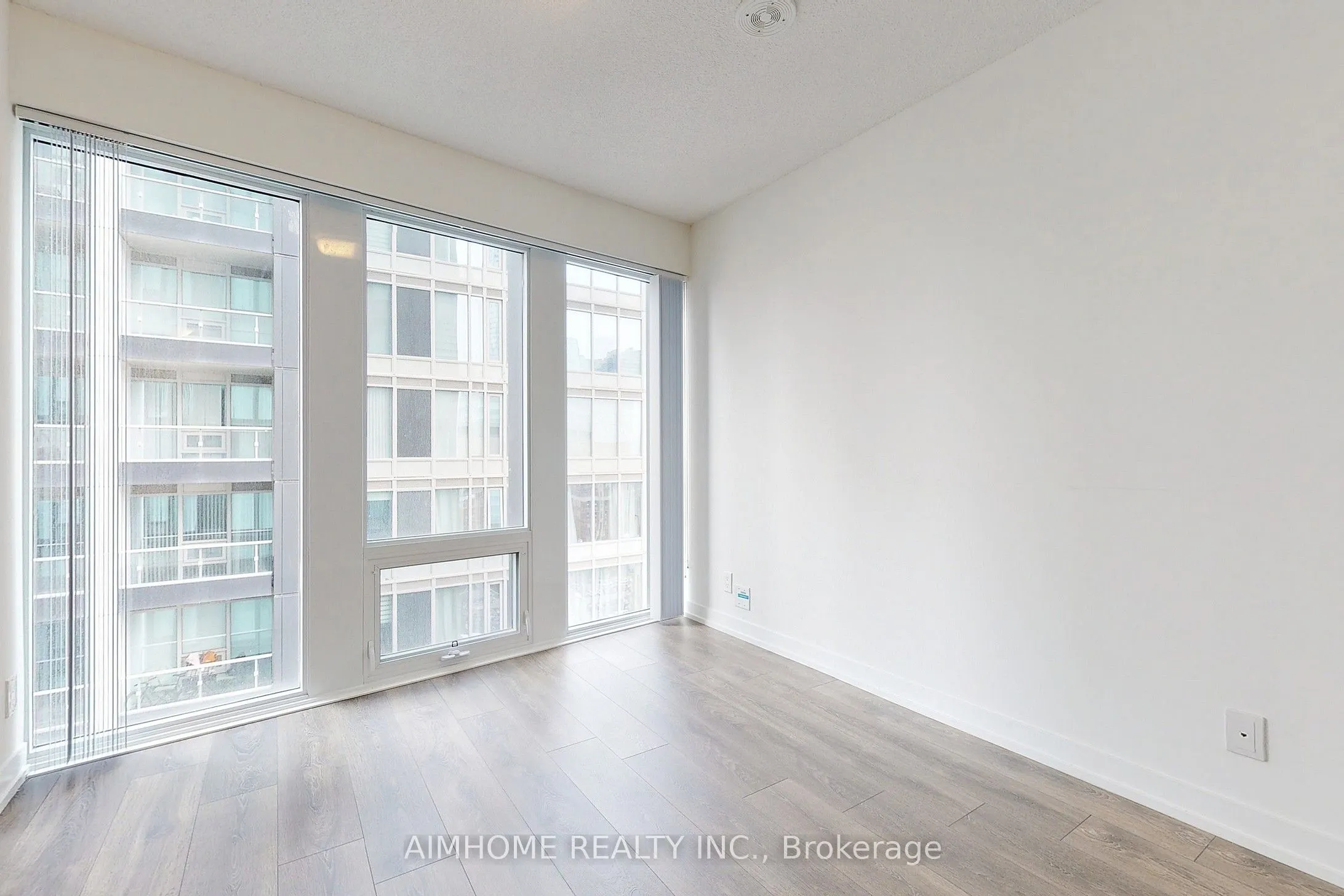 60 Shuter Street, #1702