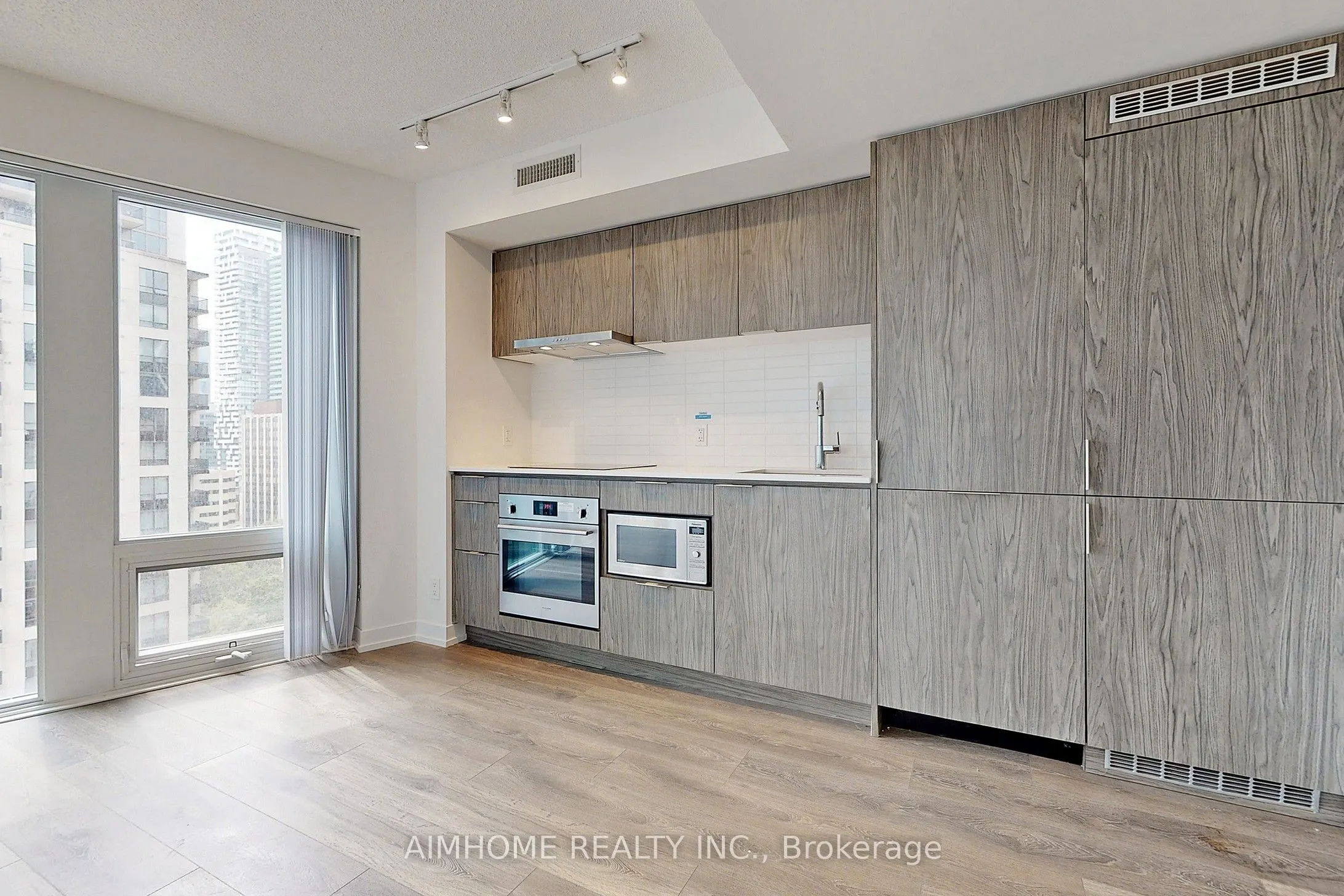 60 Shuter Street, #1702