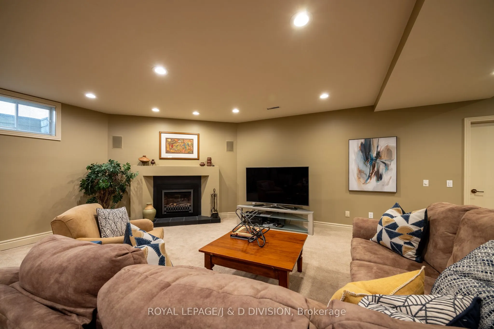 42 Munro Boulevard
