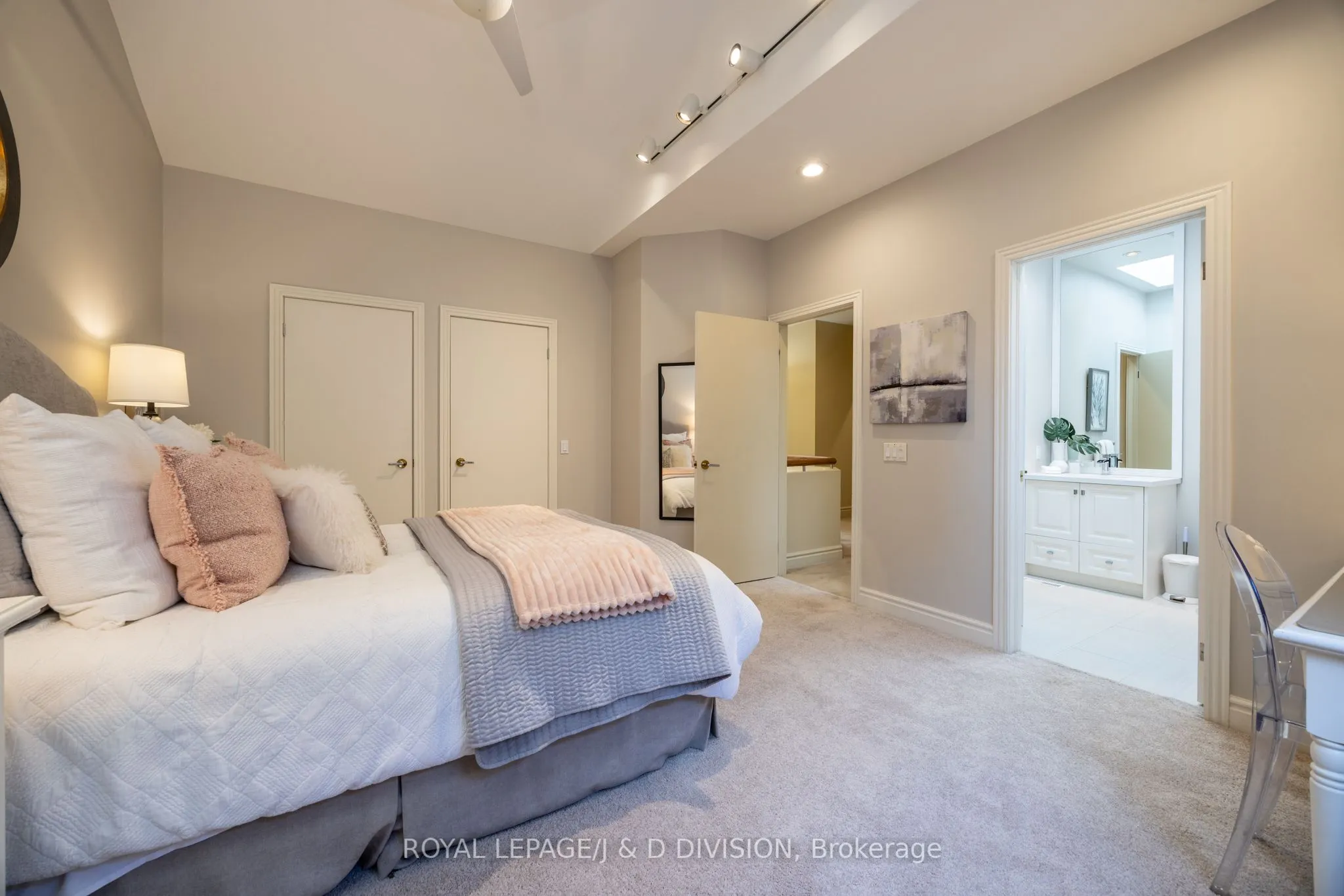 42 Munro Boulevard