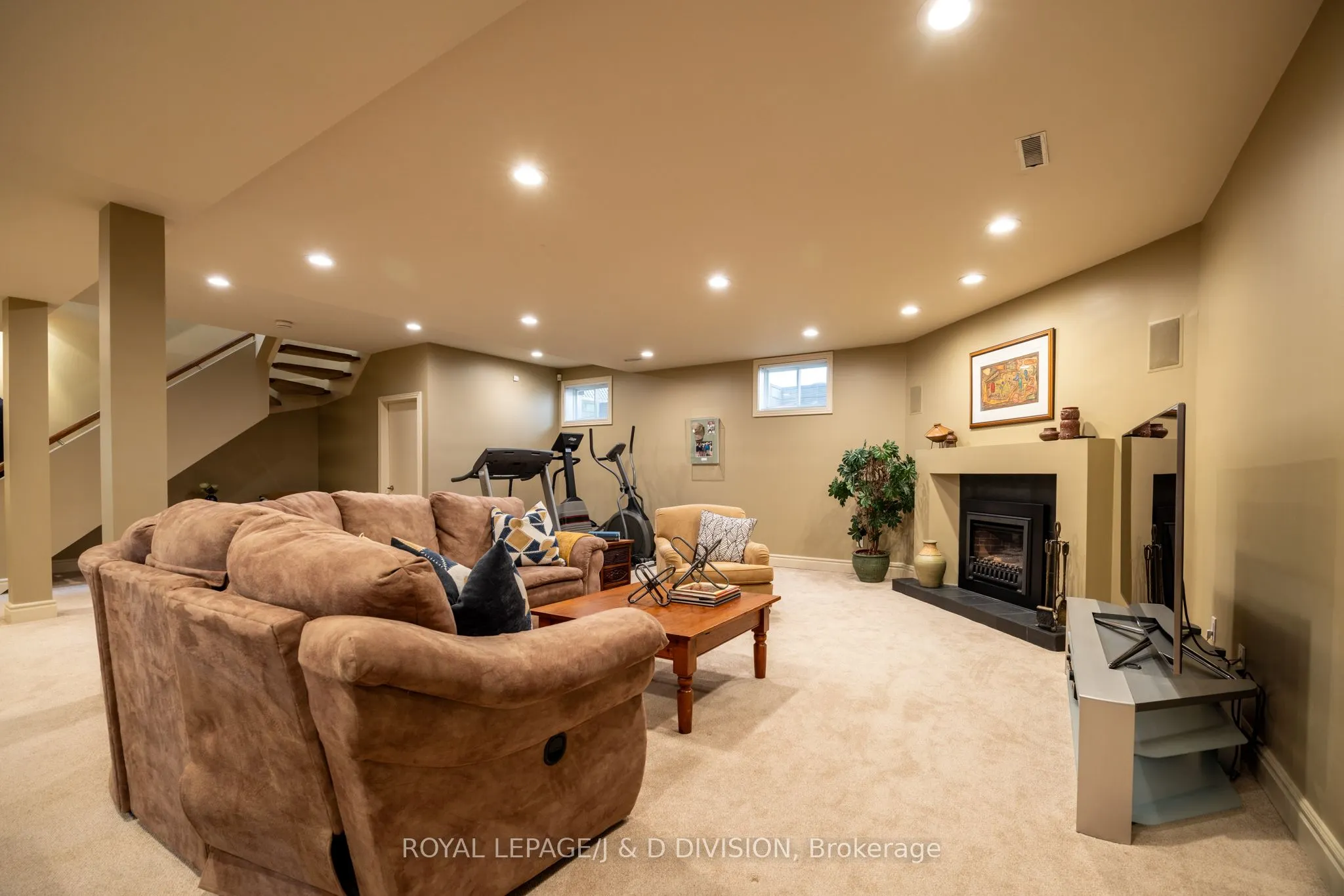 42 Munro Boulevard