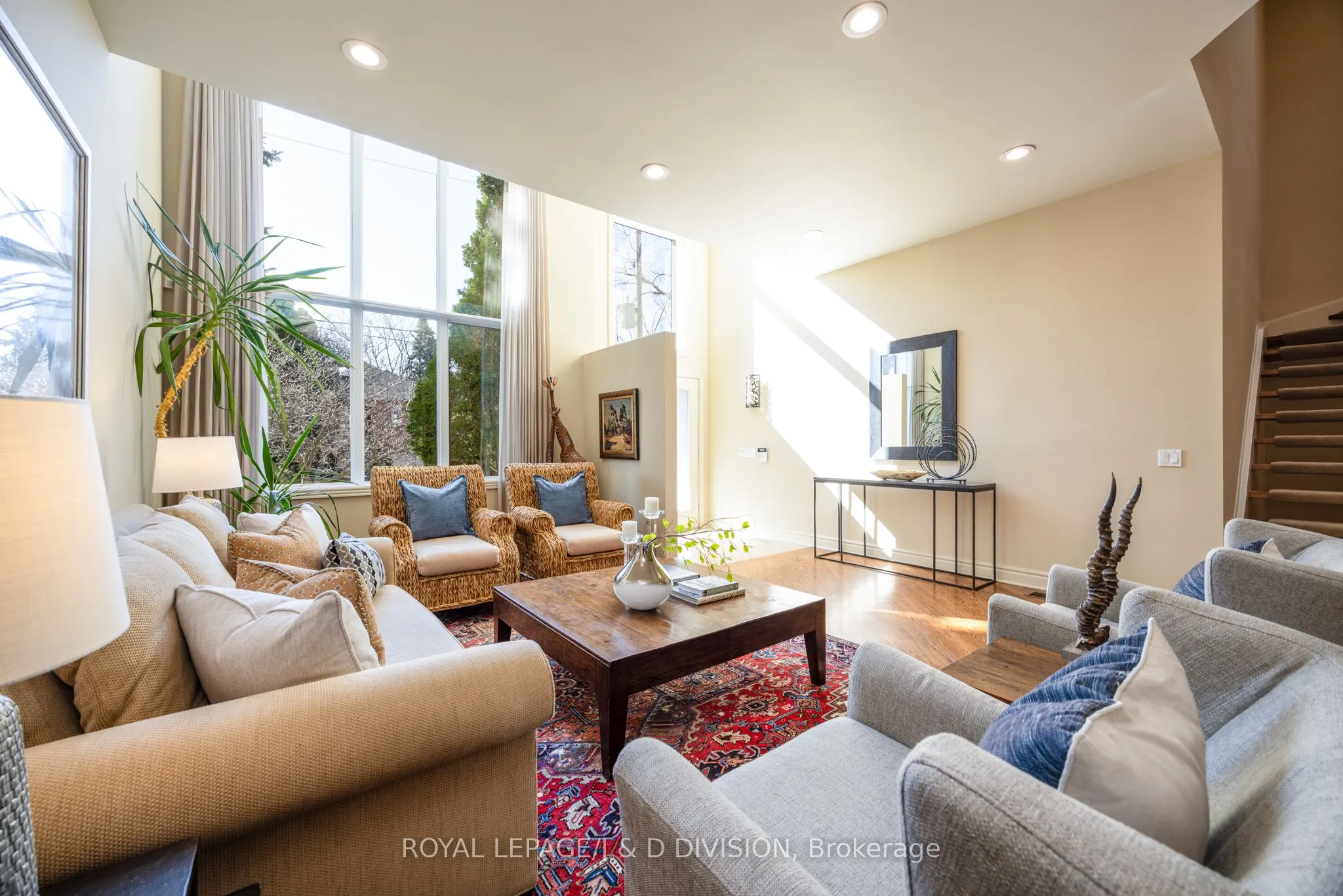42 Munro Boulevard