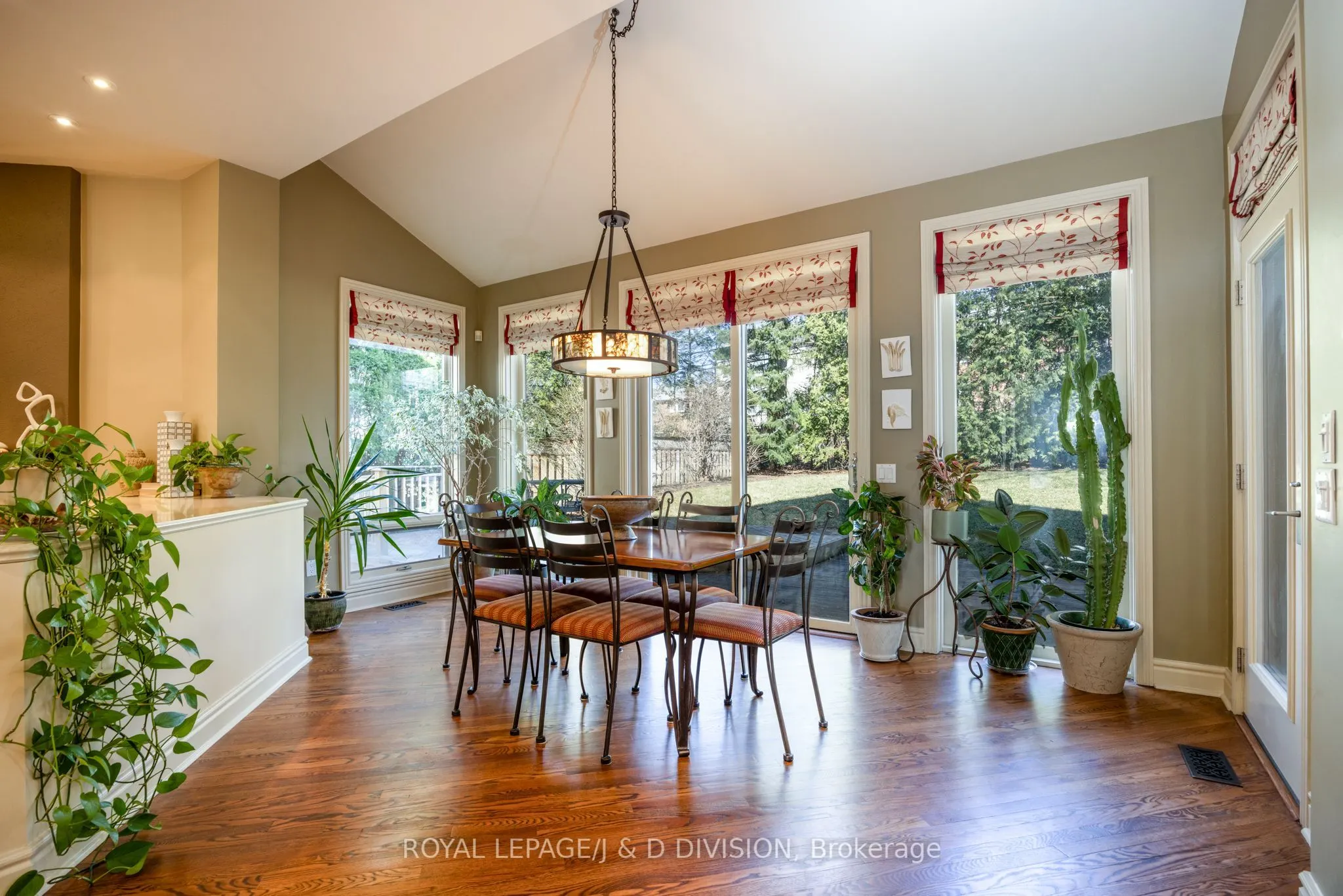 42 Munro Boulevard