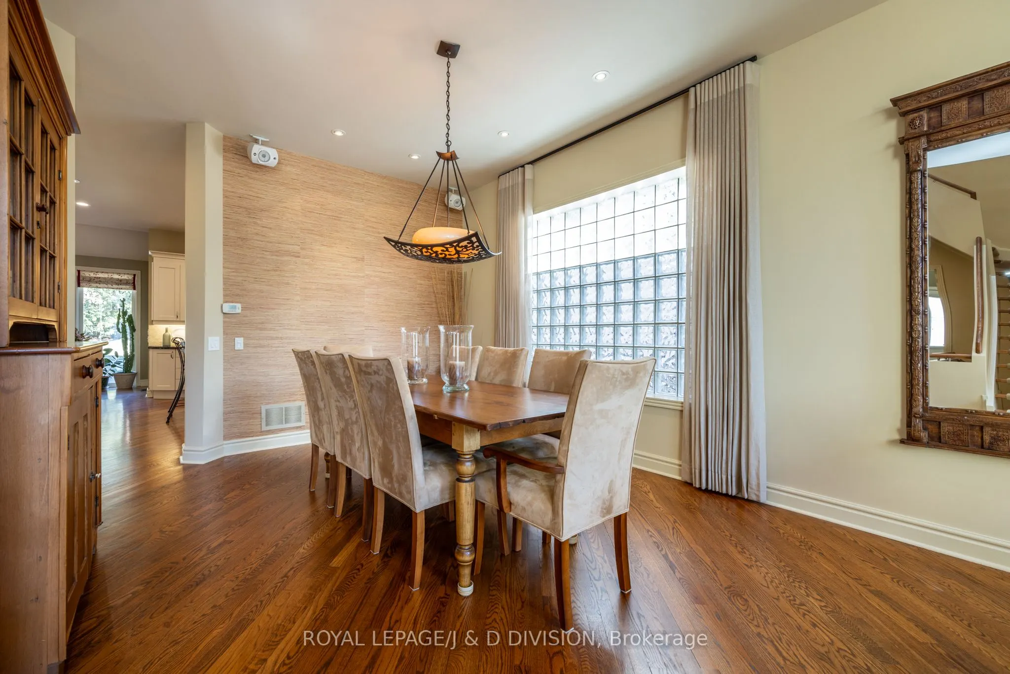 42 Munro Boulevard
