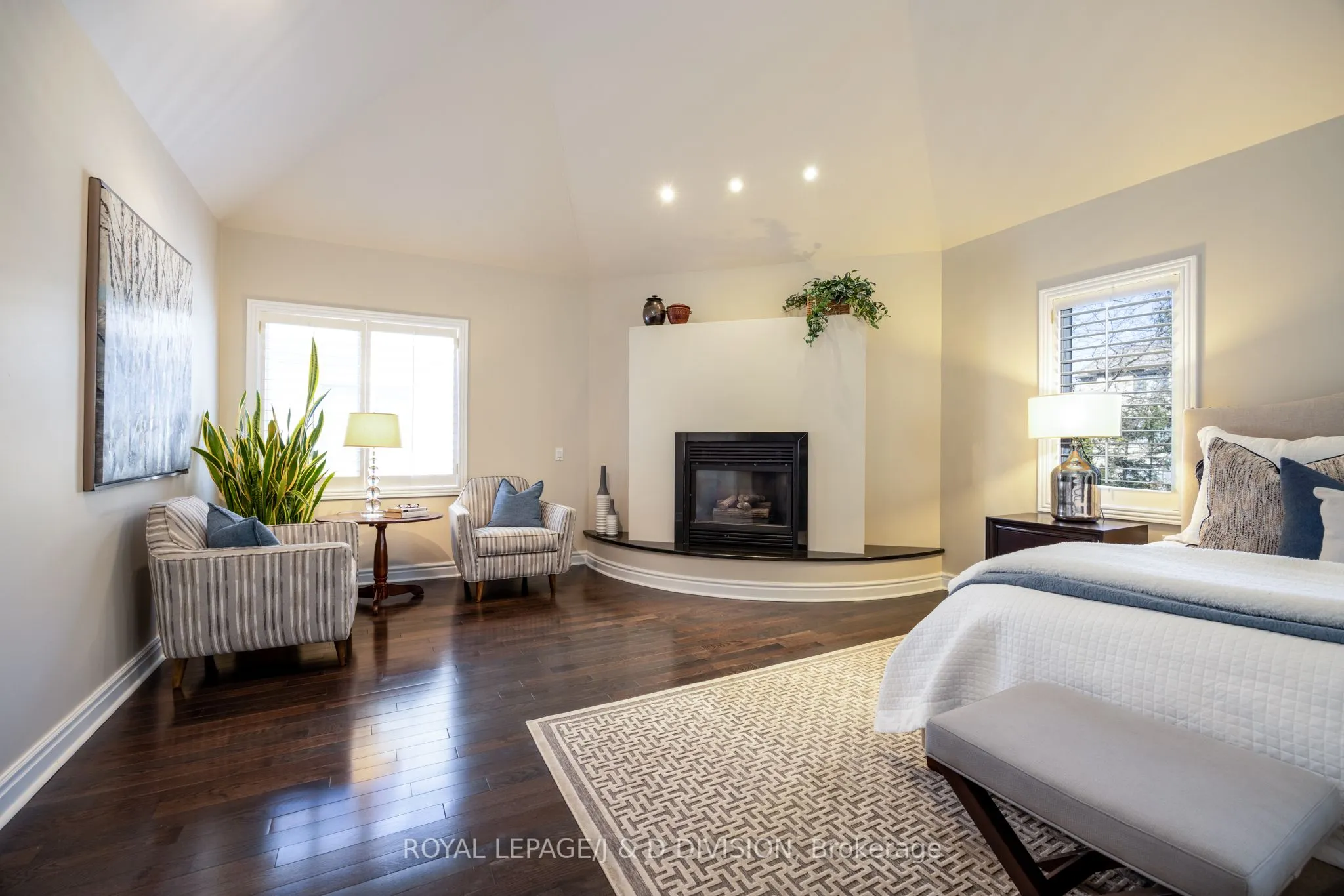 42 Munro Boulevard