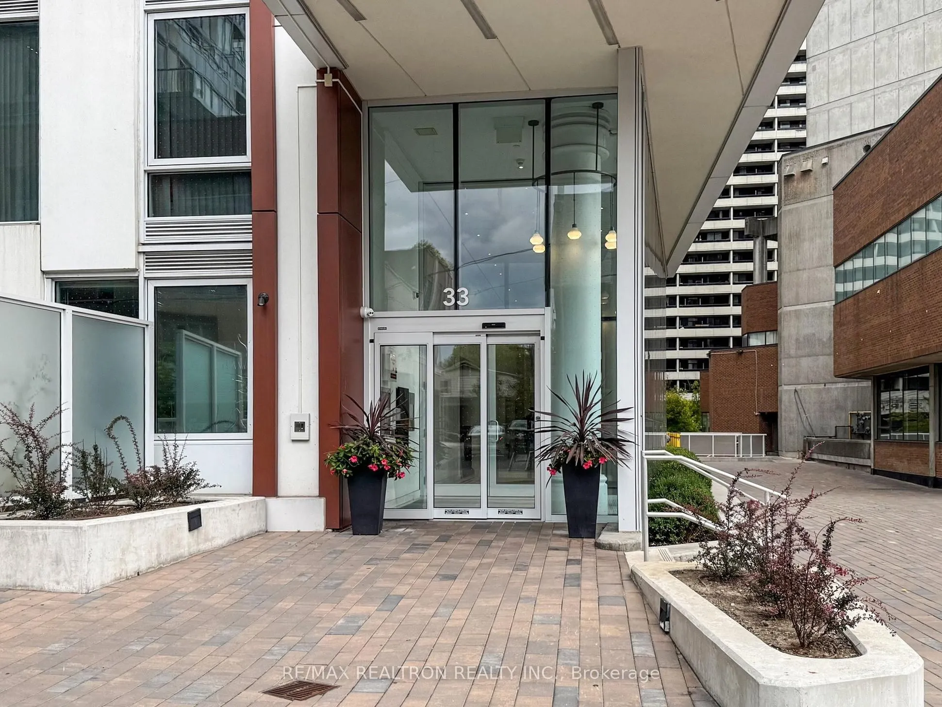 33 Helendale Avenue, #604