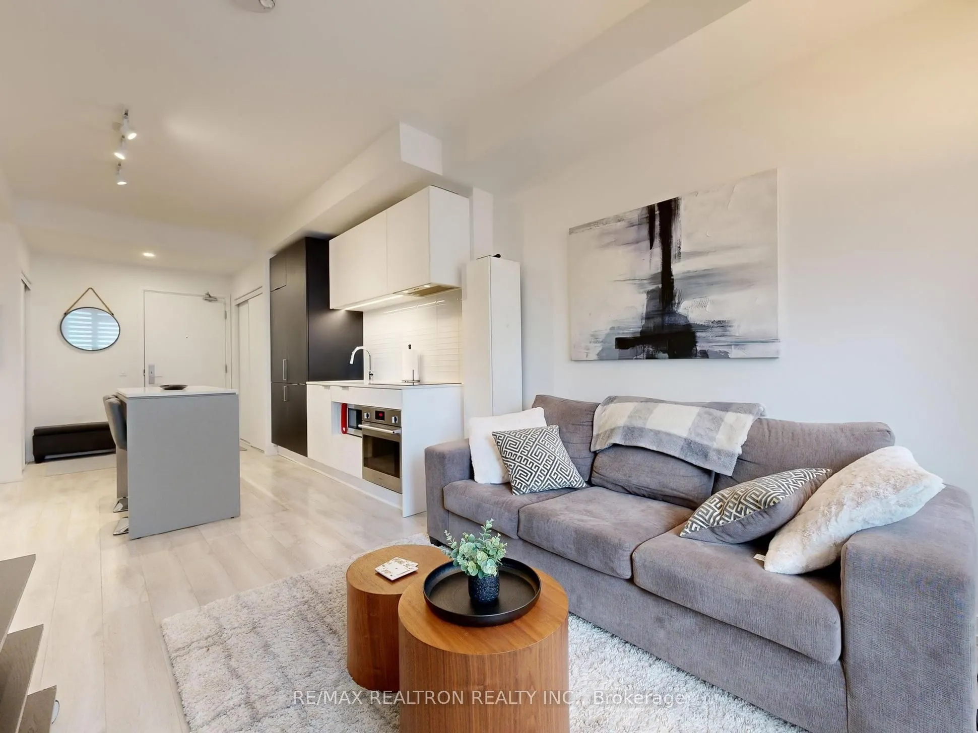 33 Helendale Avenue, #604