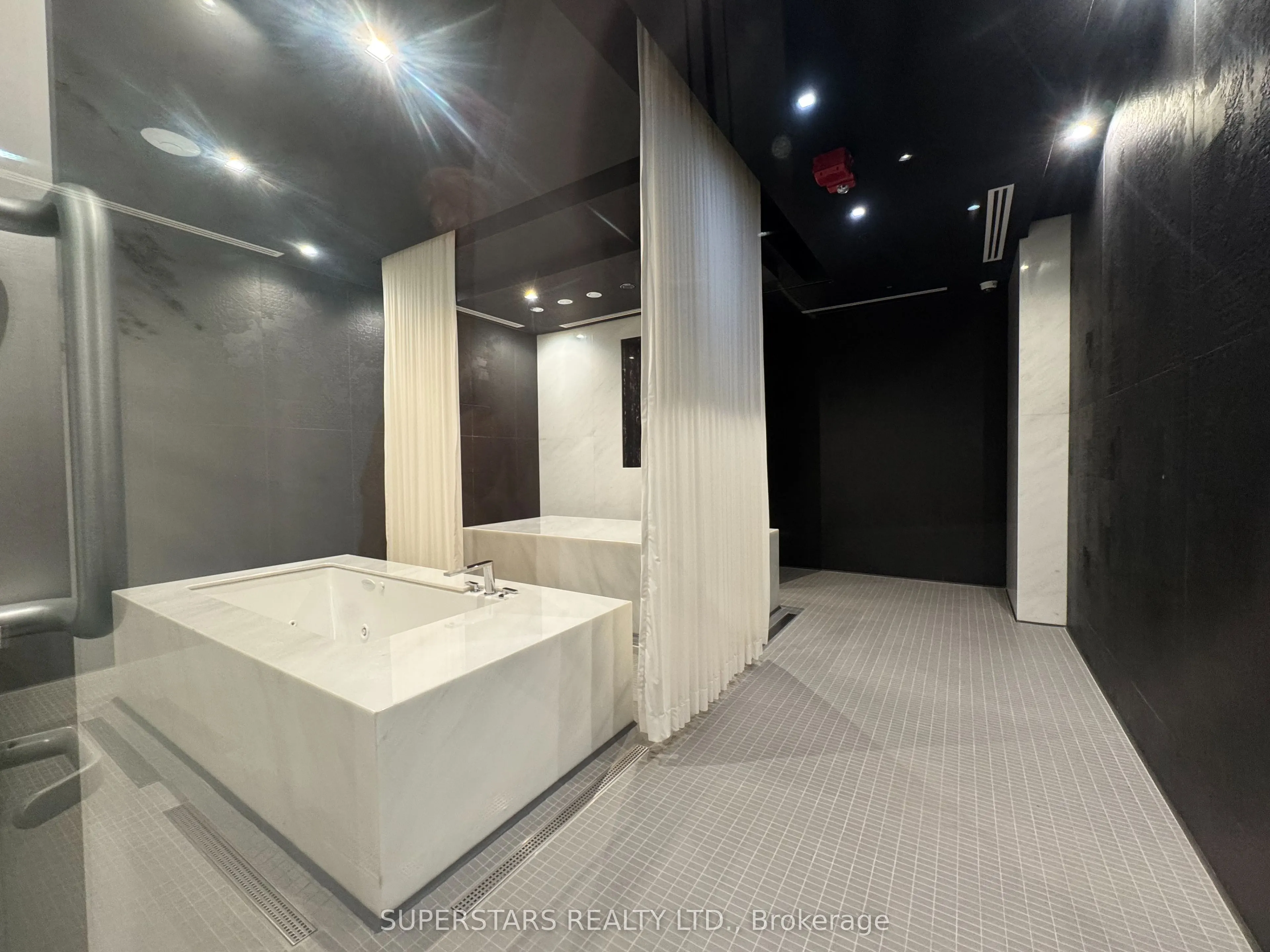 87 Peter Street, #605