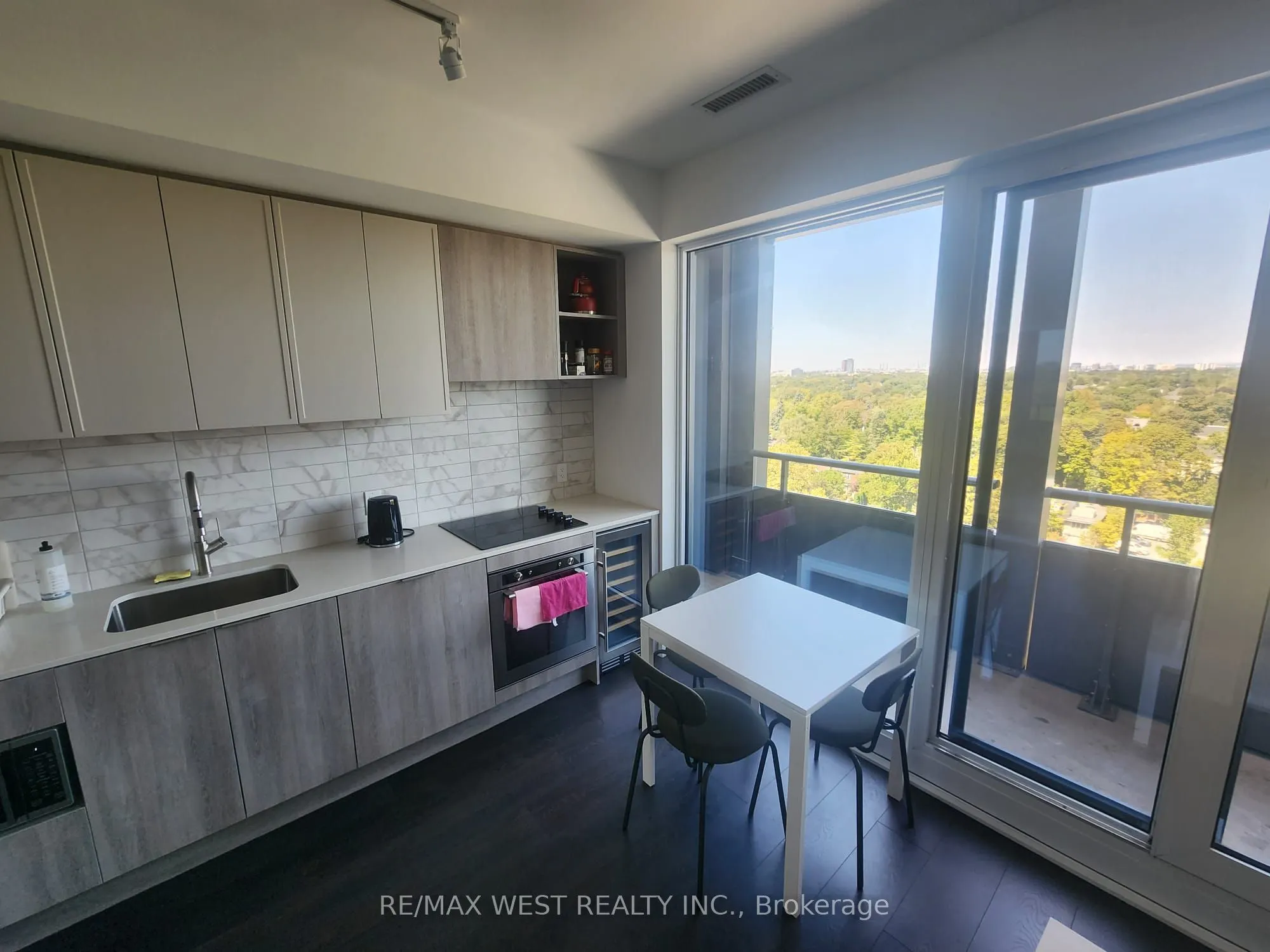2020 Bathurst Street, #1610