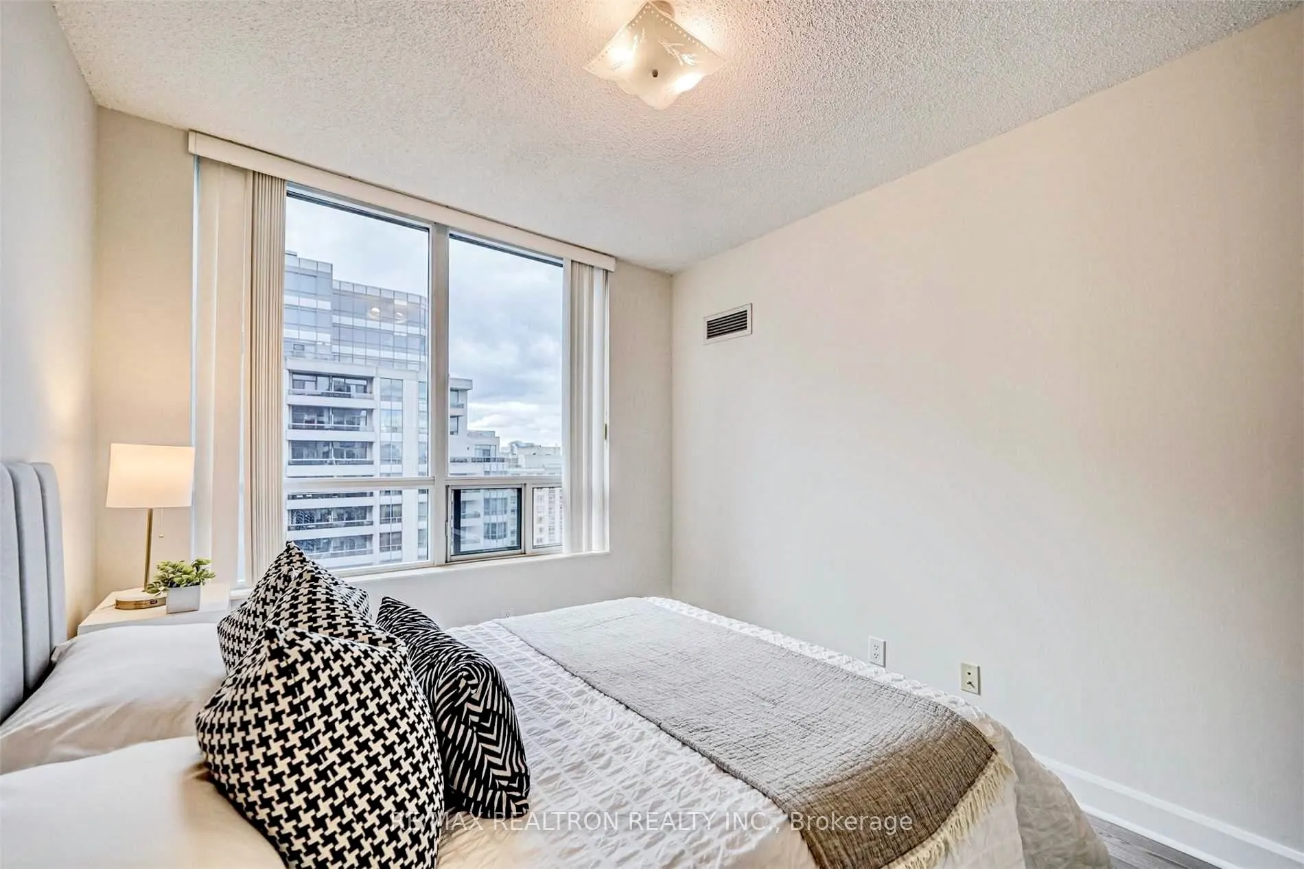 15 Northtown Way, #2316