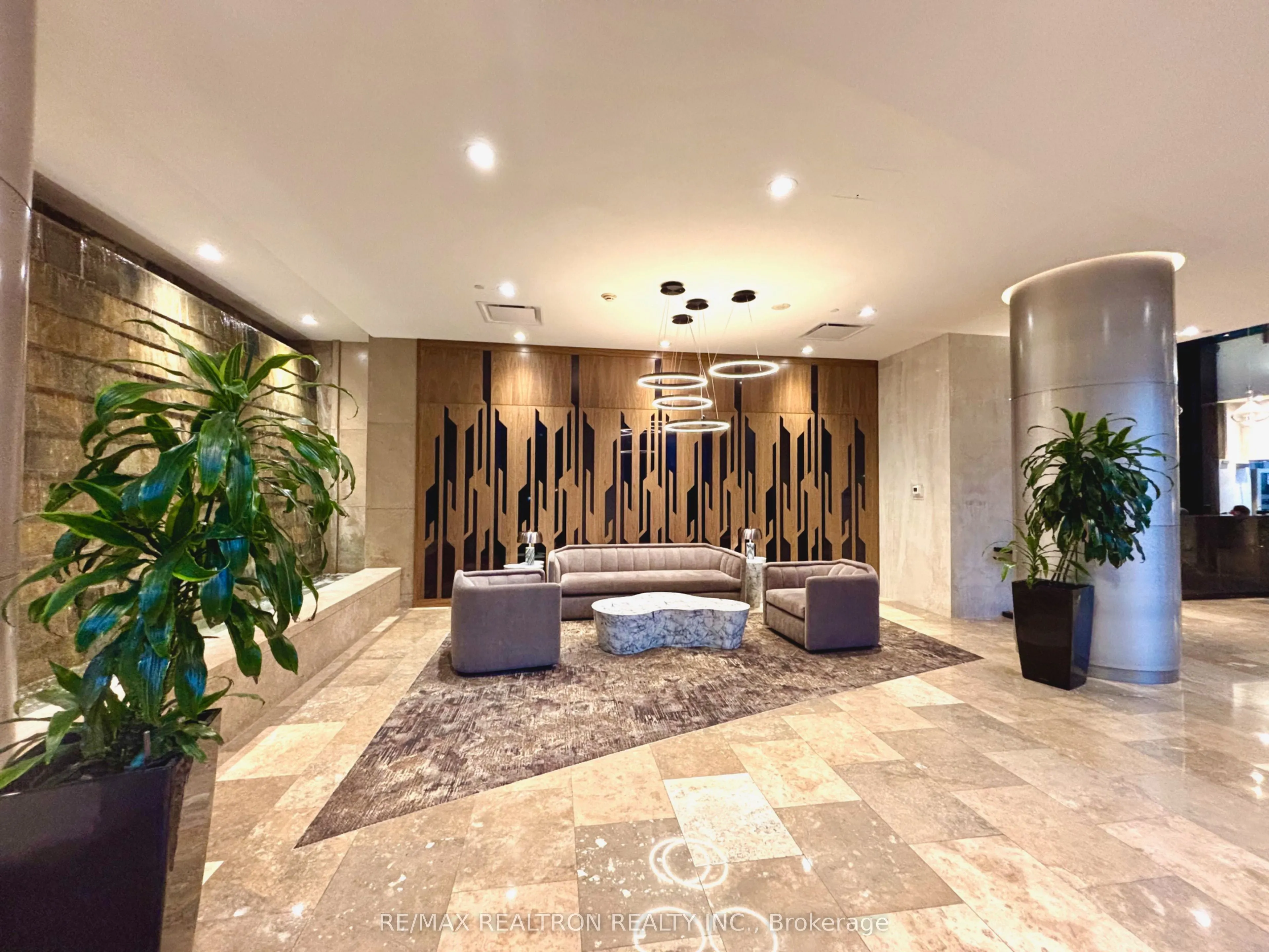 15 Northtown Way, #2316