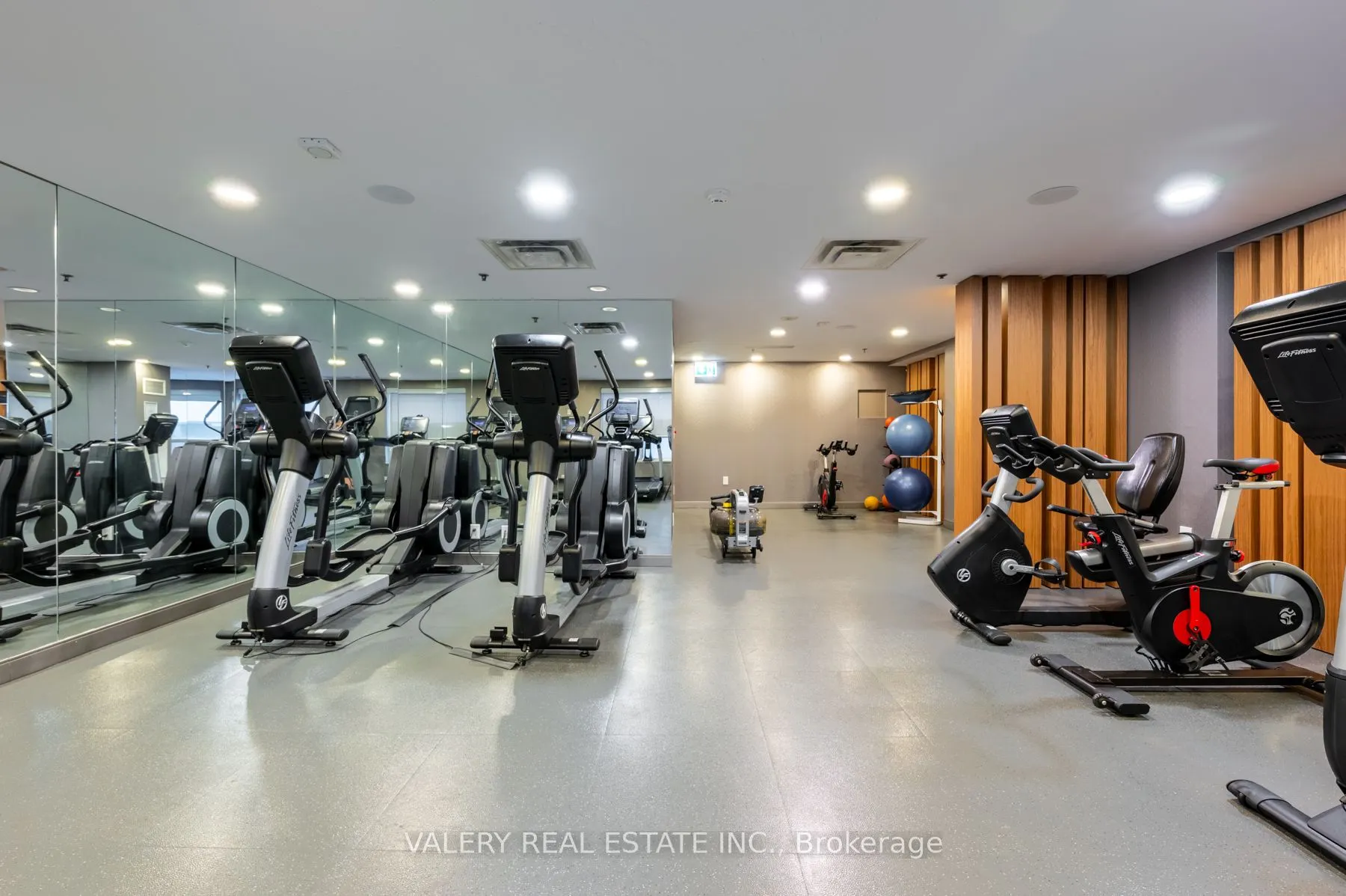 61 Yorkville Avenue, #16D