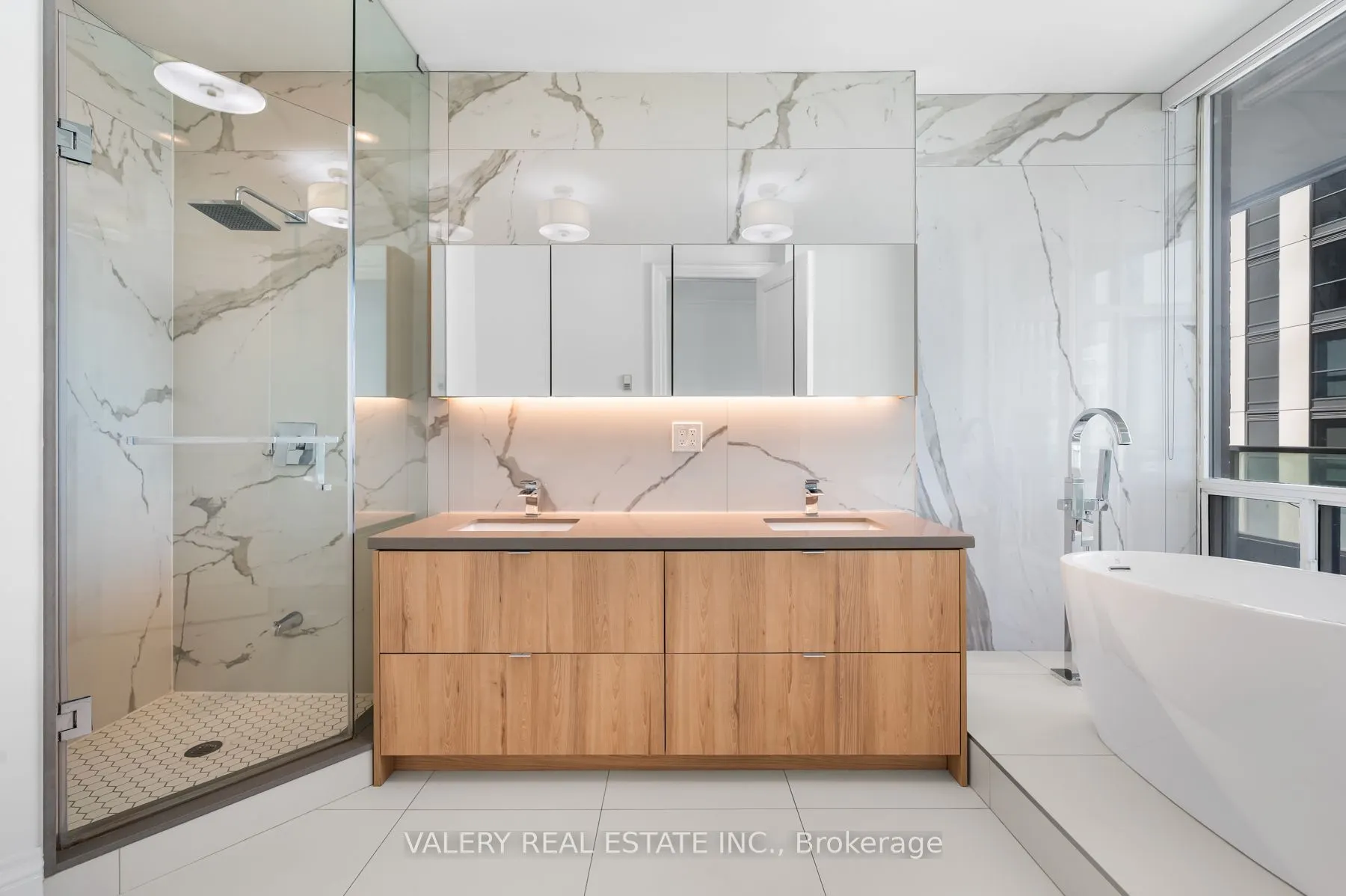 61 Yorkville Avenue, #16D