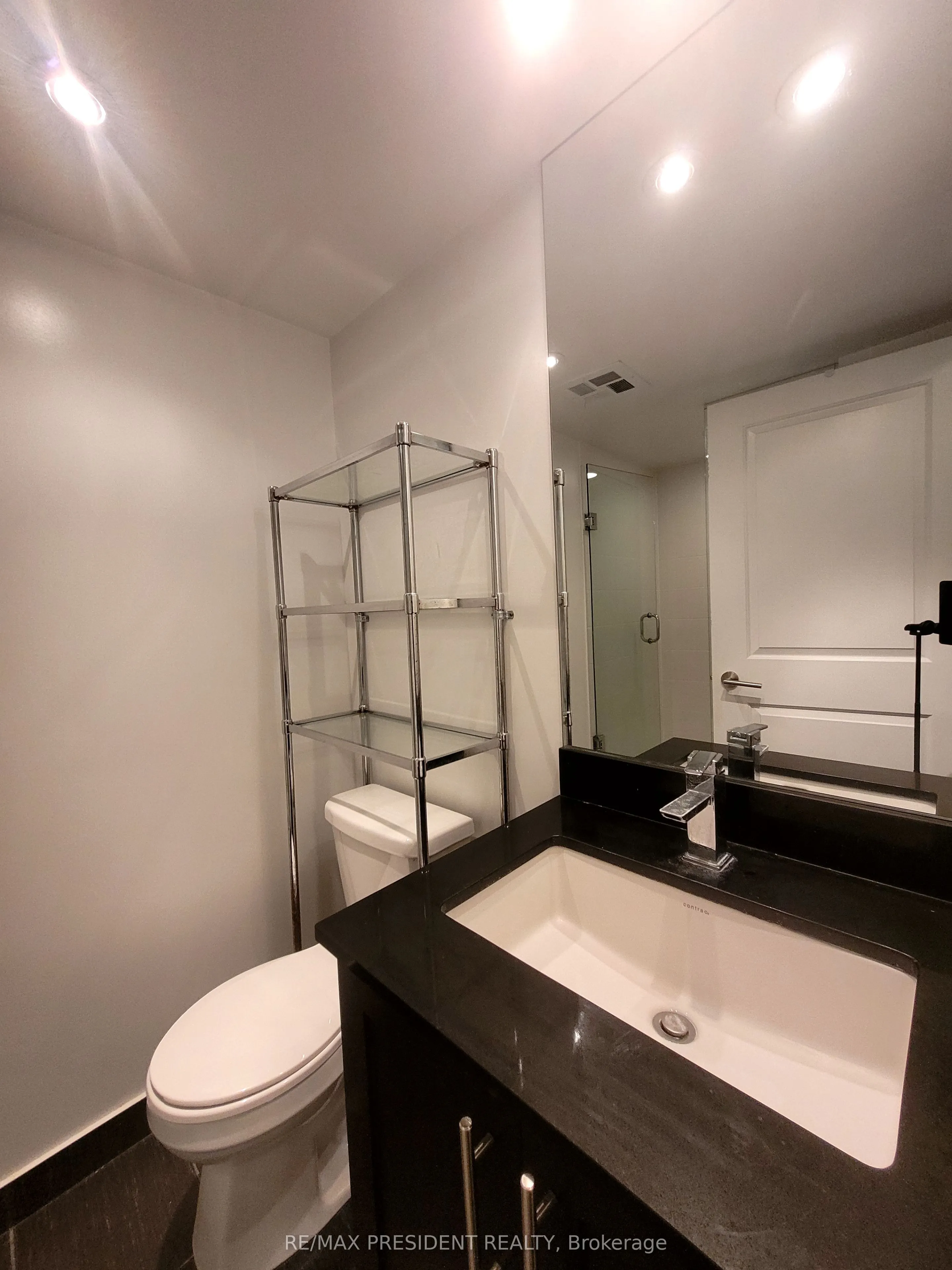 400 Adelaide Street E, #1708