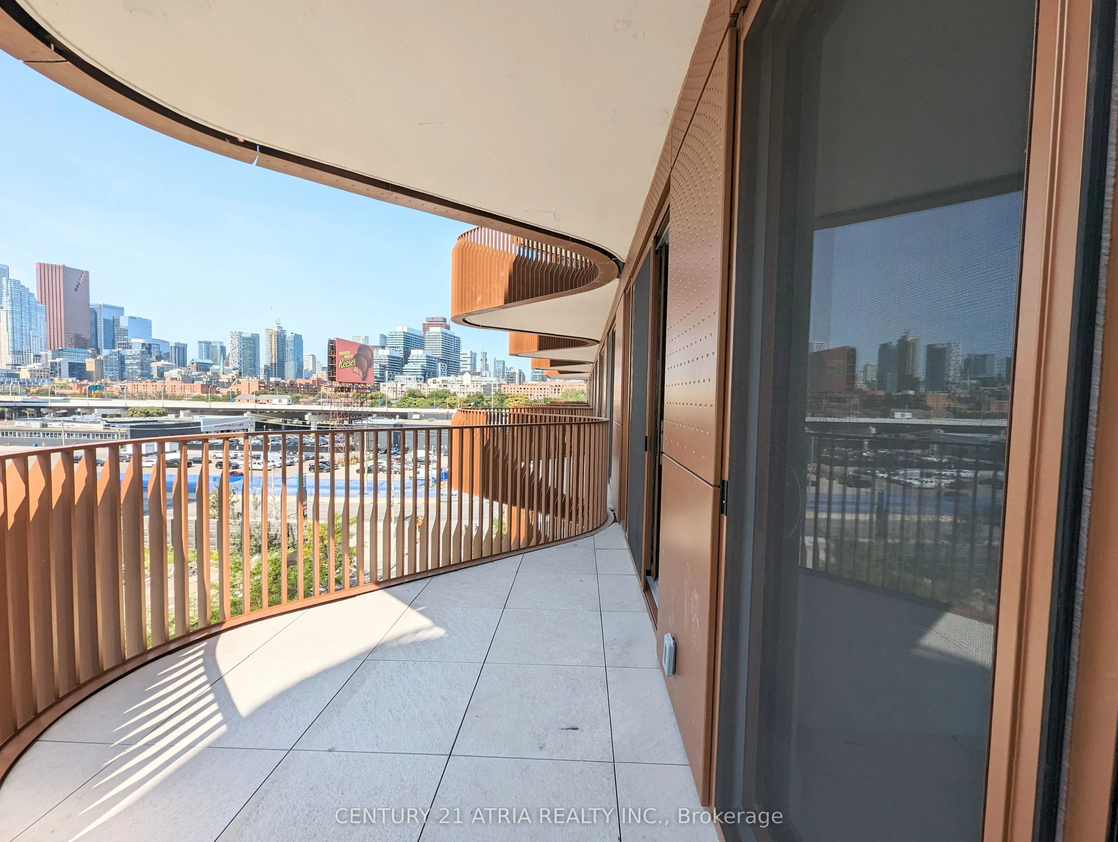 155 Merchants' Wharf, #523