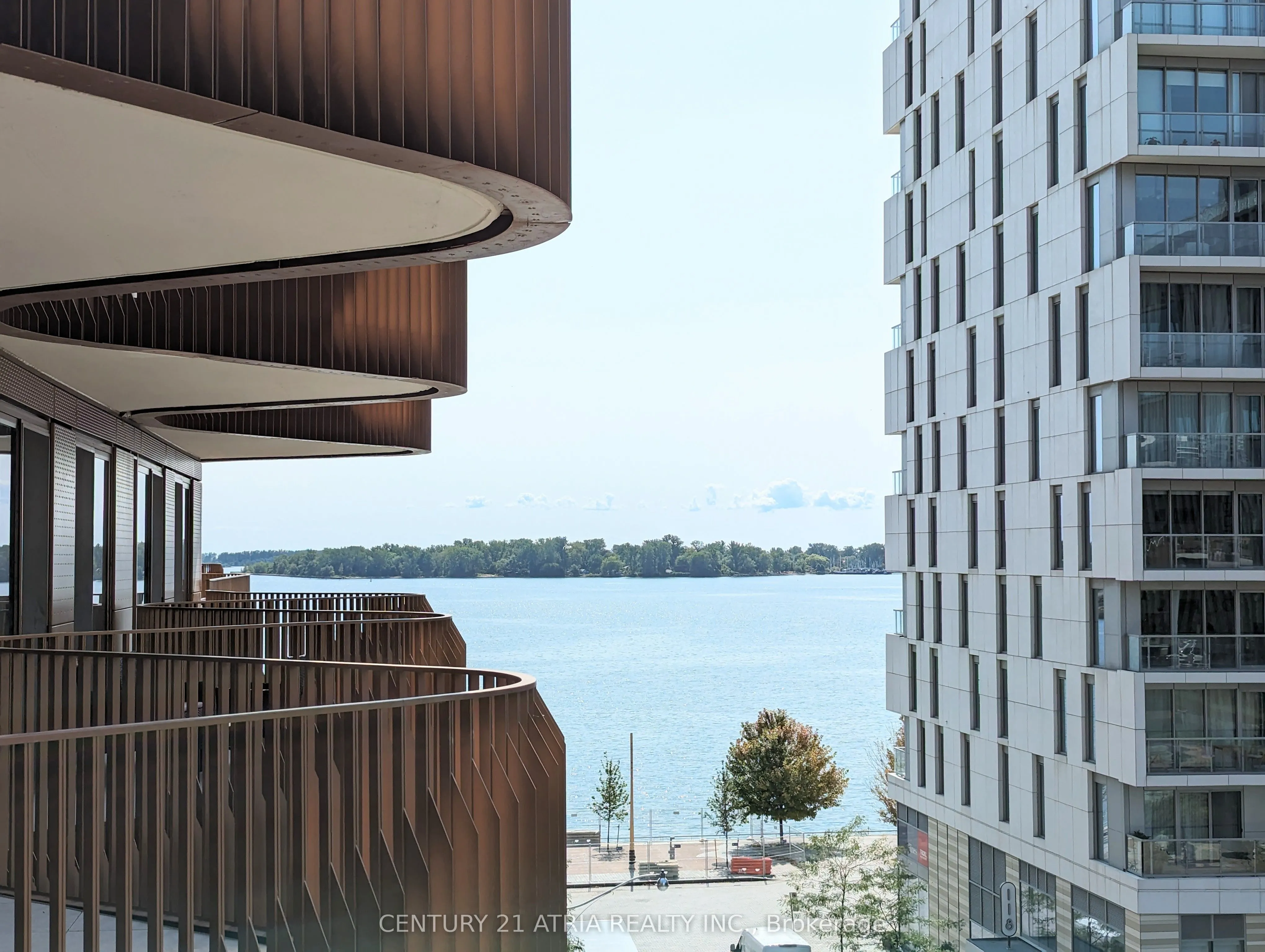 155 Merchants' Wharf, #523