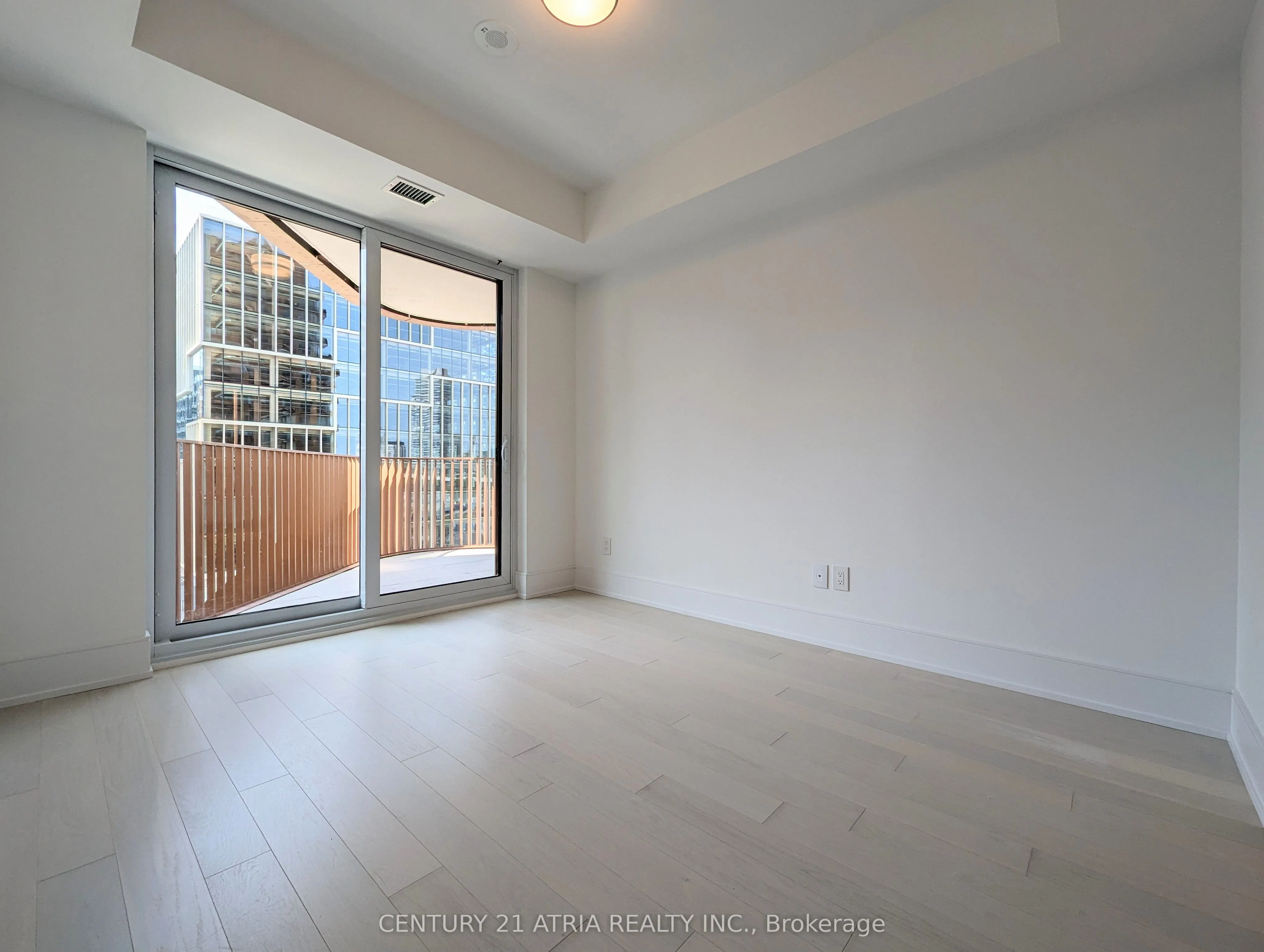 155 Merchants' Wharf, #523