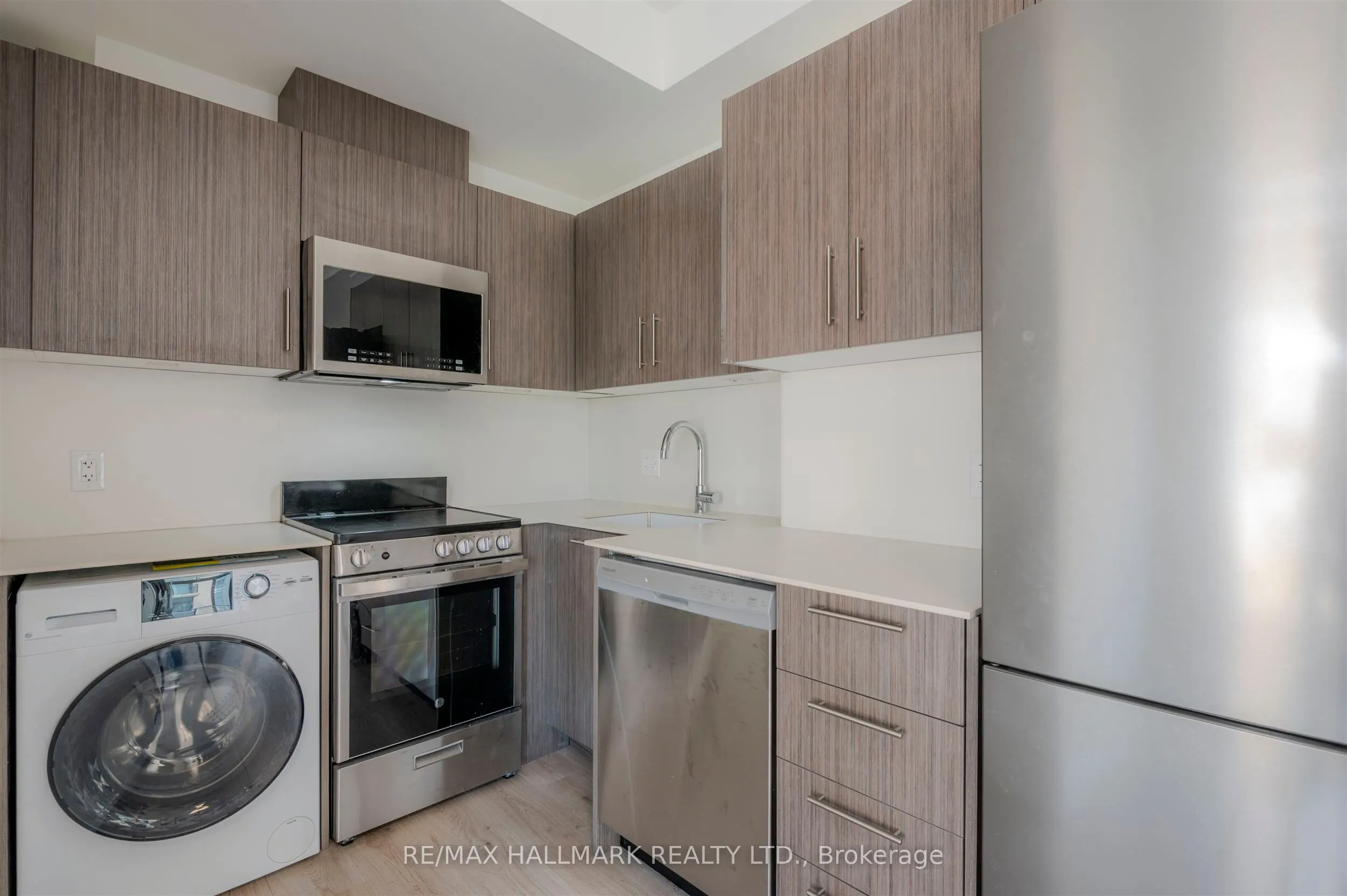 38-871 Sheppard Avenue W, #3rd floor