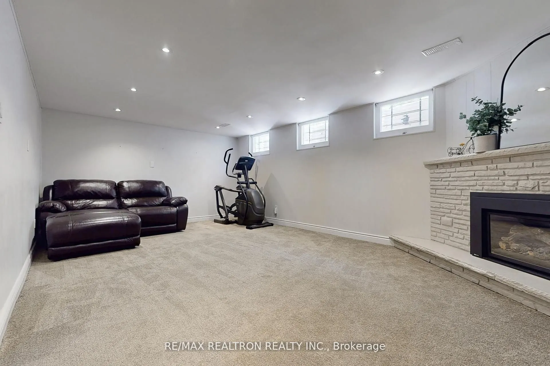 87 Valentine Drive