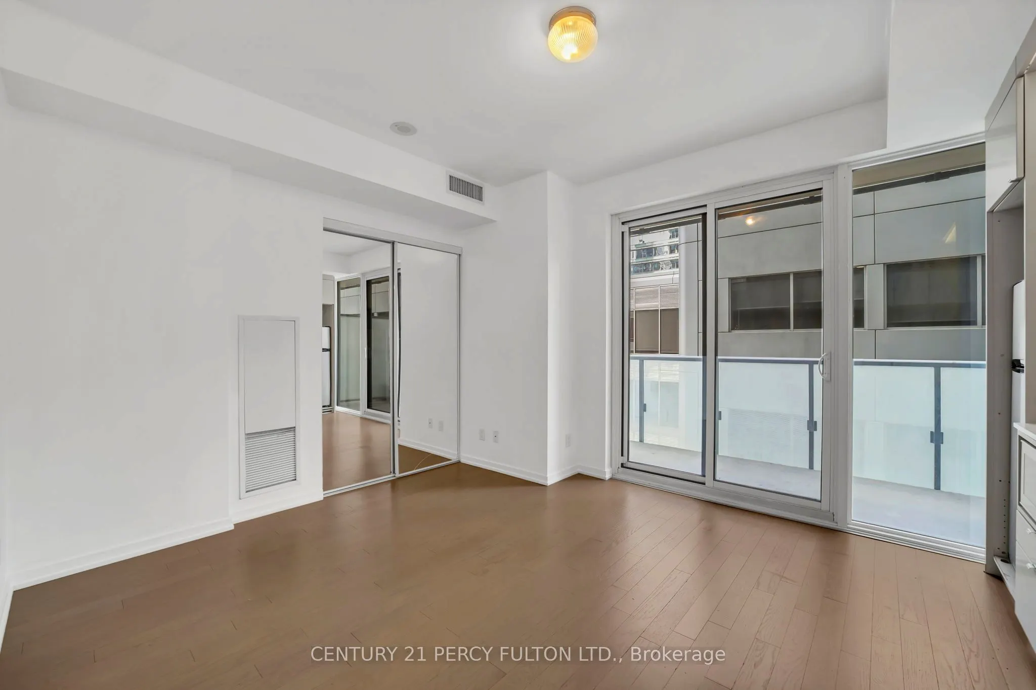 101 Peter Street, #917