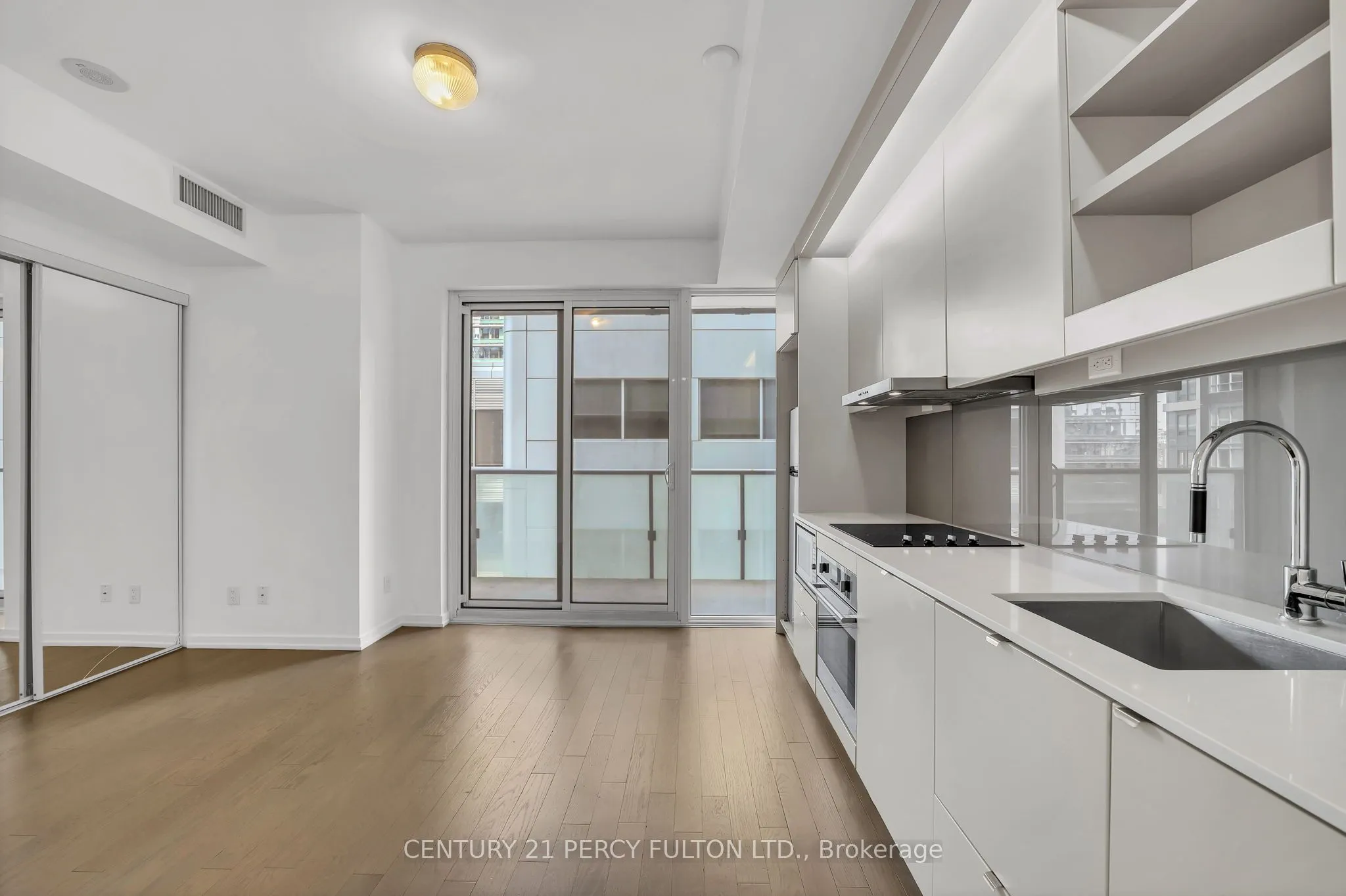 101 Peter Street, #917