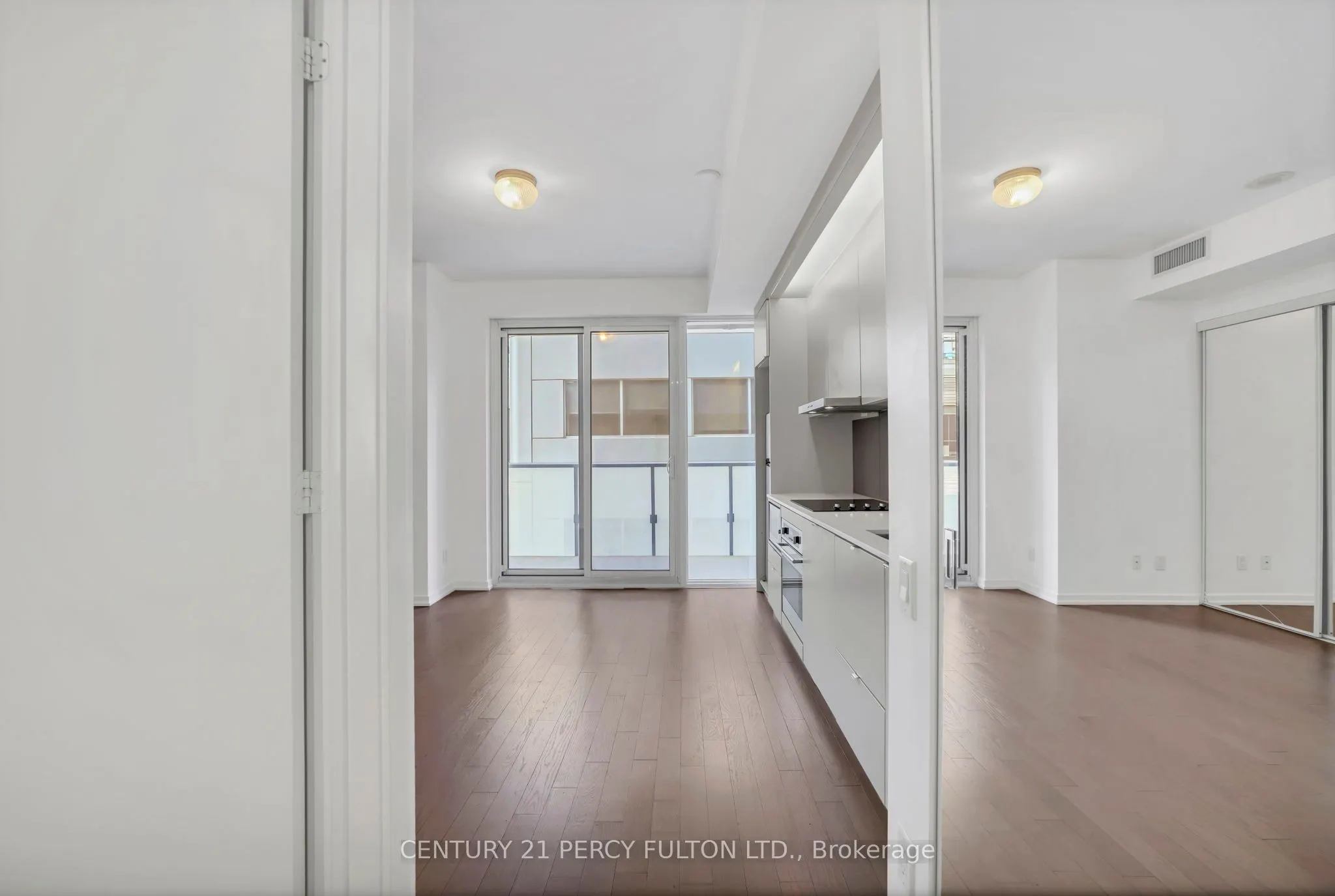 101 Peter Street, #917