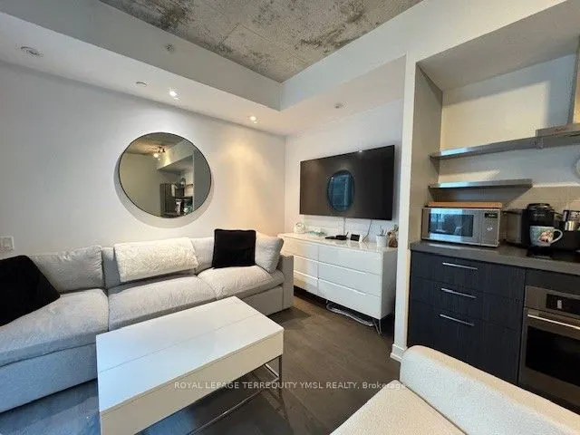 560 King Street W, #528
