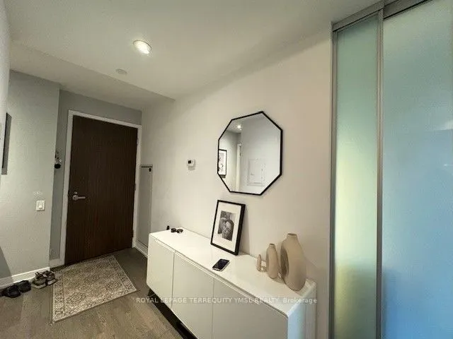 560 King Street W, #528